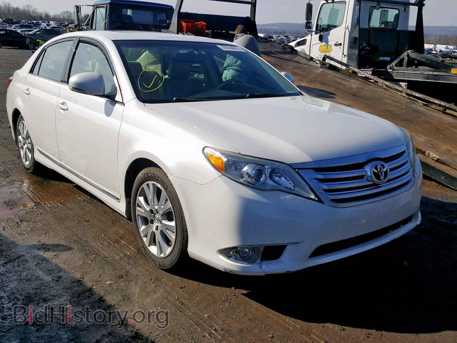Photo  - TOYOTA AVALON 2011