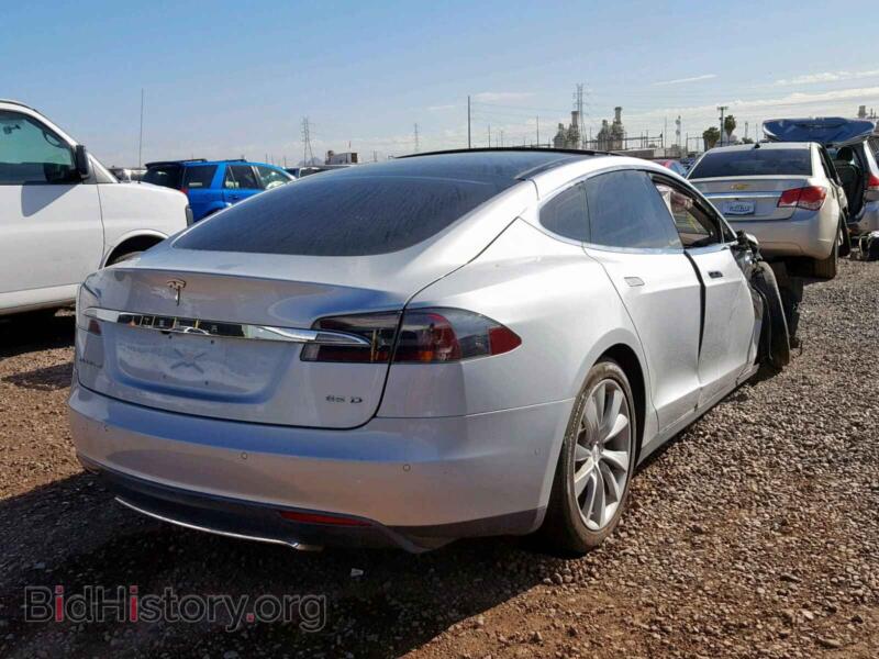 2015 Tesla MODEL S 85 (VIN 5YJSA1H29FF080961) — фото 4 из 10