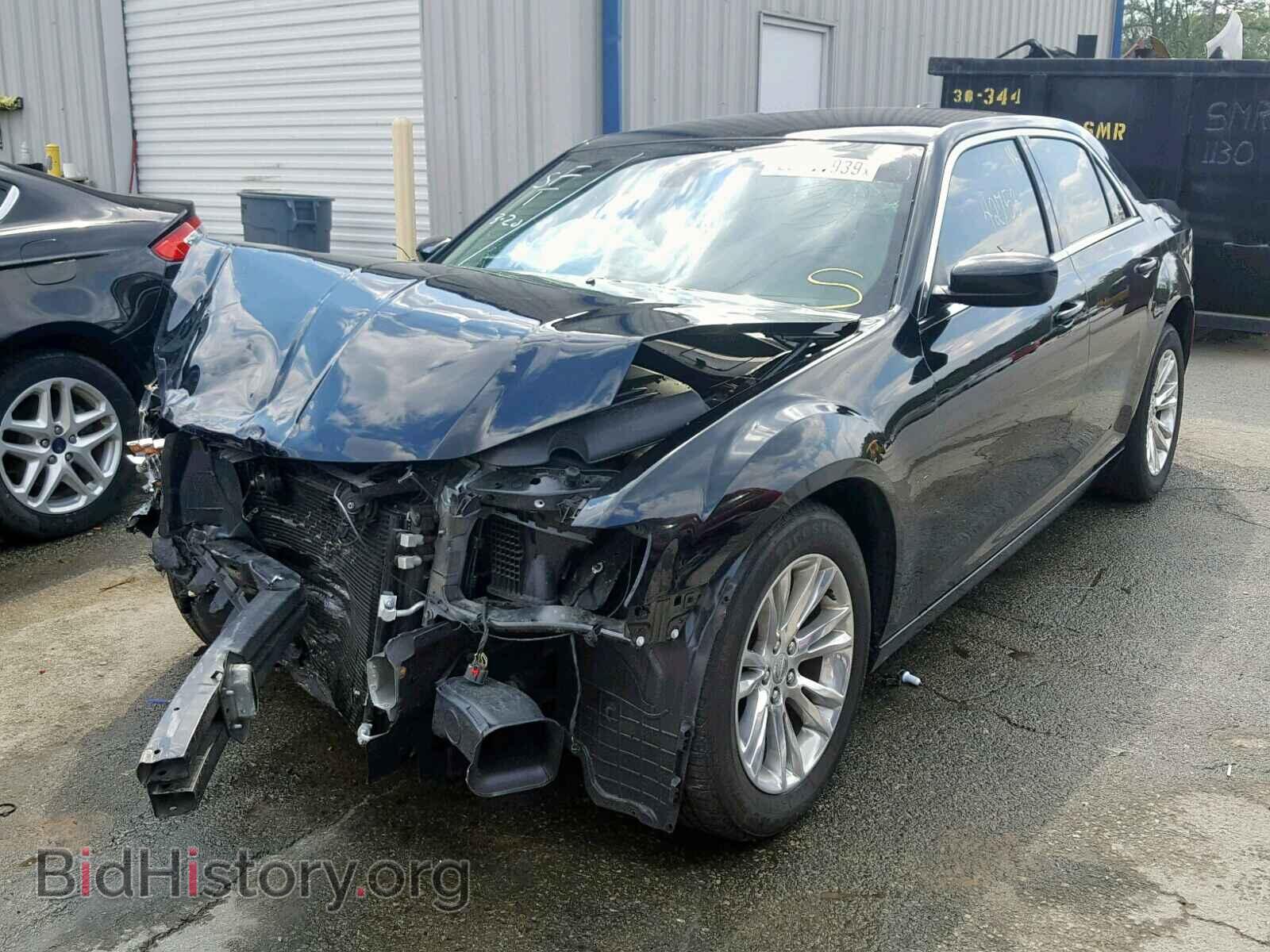2017 CHRYSLER 300 - VIN: 2C3CCAAGXHH661844 - Фото 2
