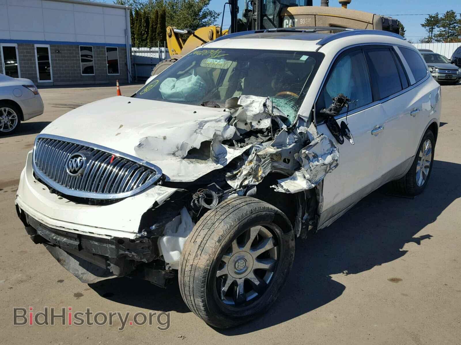 2011 BUICK ENCLAVE - VIN: 5GAKVCEDXBJ282668 - Фото 2