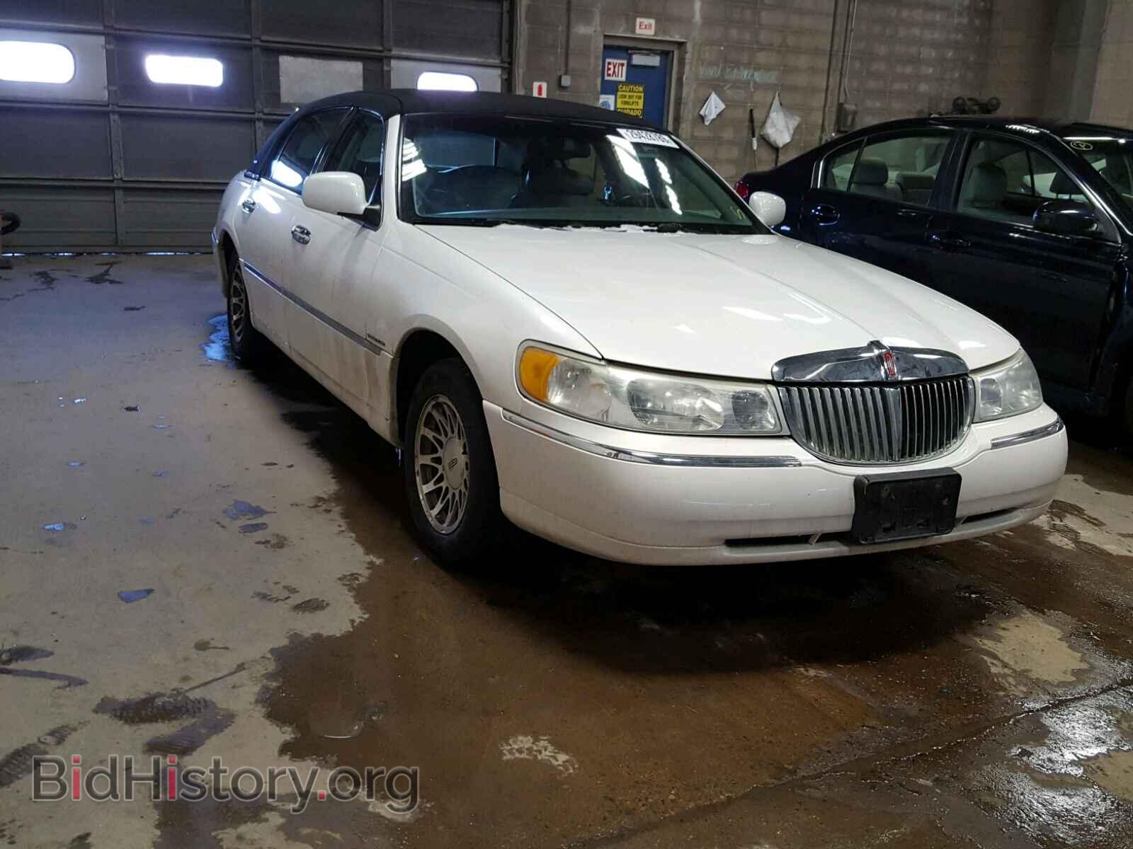 Photo  - LINCOLN TOWNCAR 2001