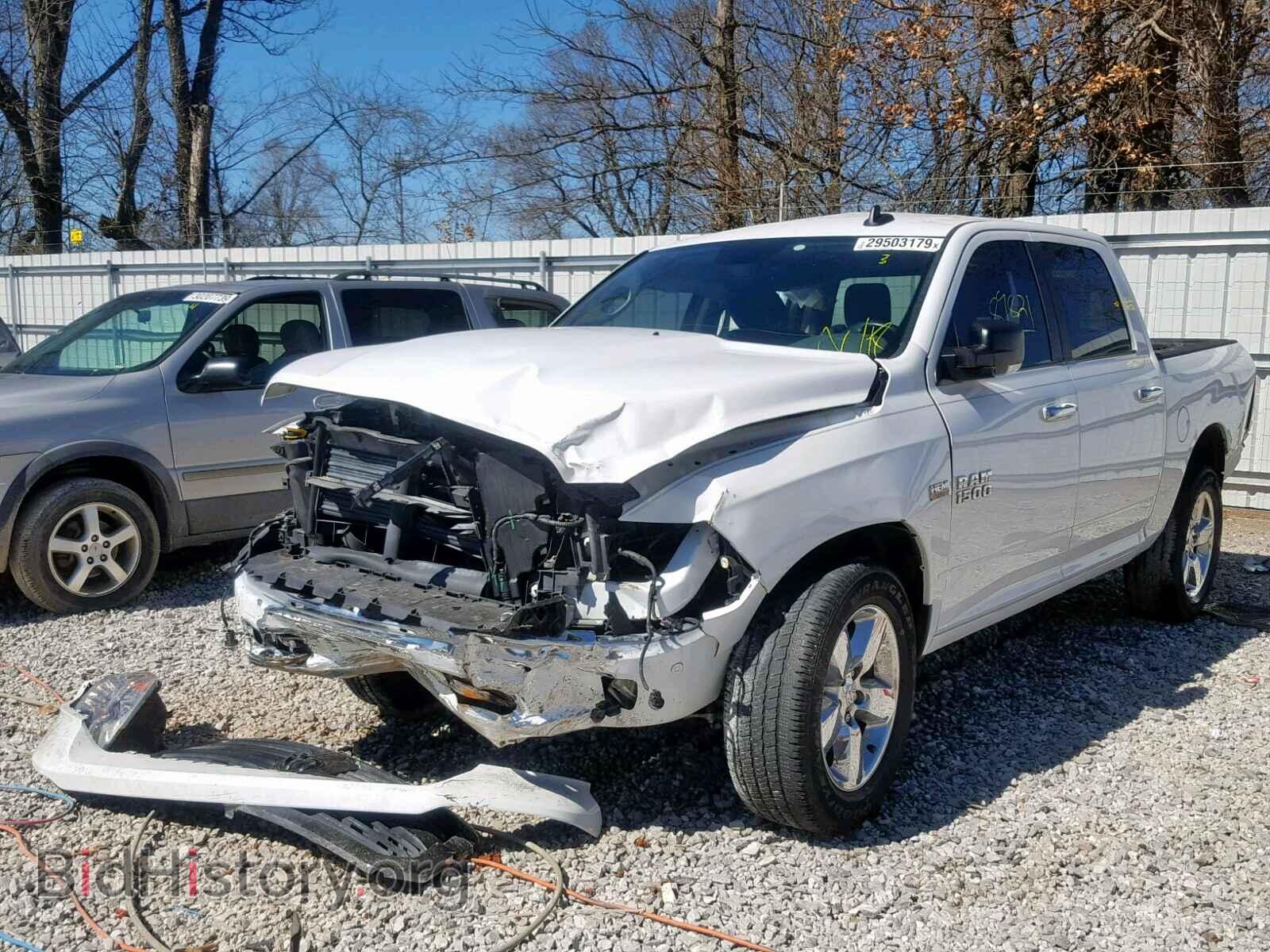 2016 RAM 1500 SLT - VIN: 3C6RR7LT9GG233352 - Фото 2