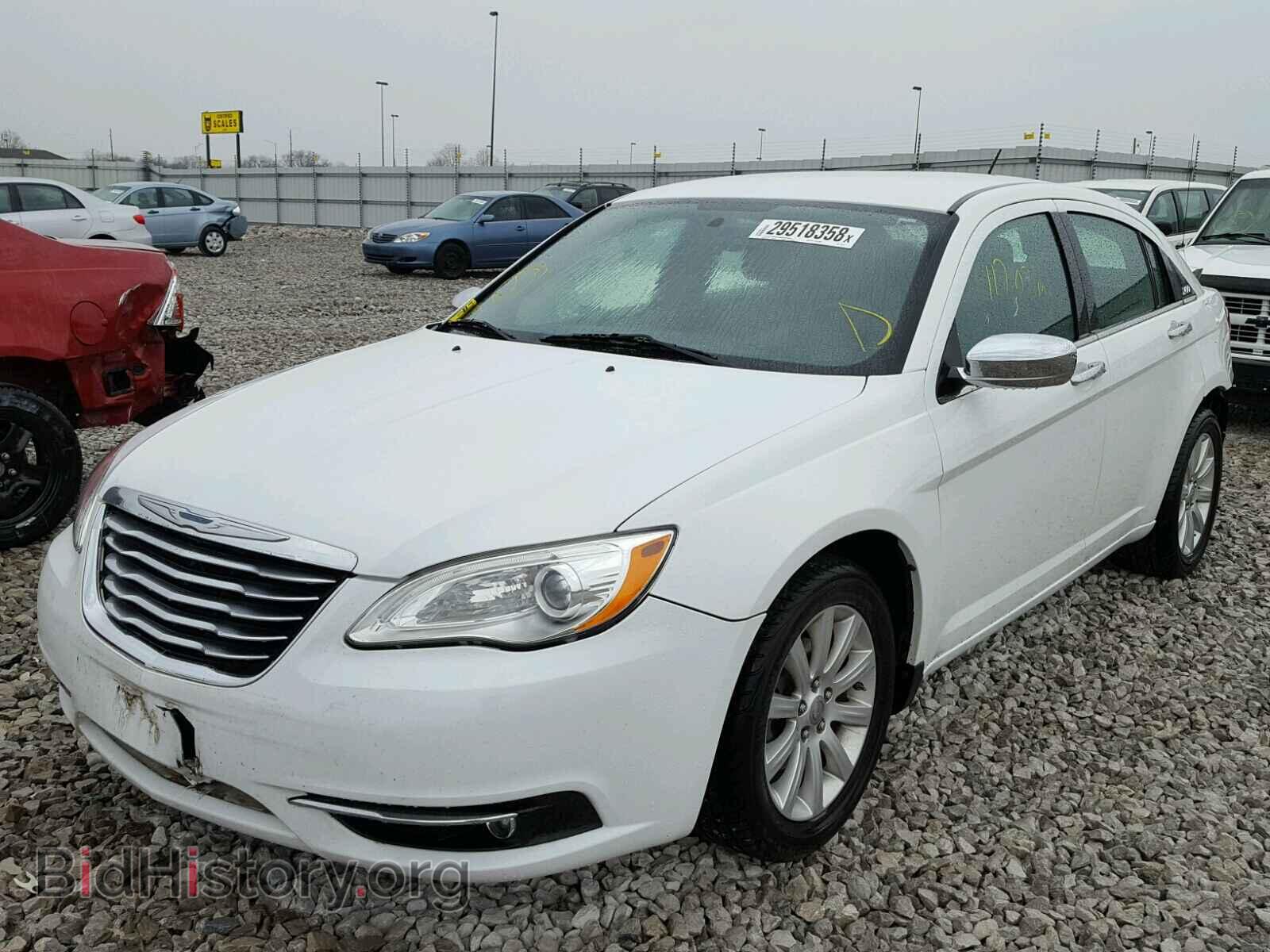 2013 CHRYSLER 200 - VIN: 1C3CCBCB2DN697777 - Фото 2