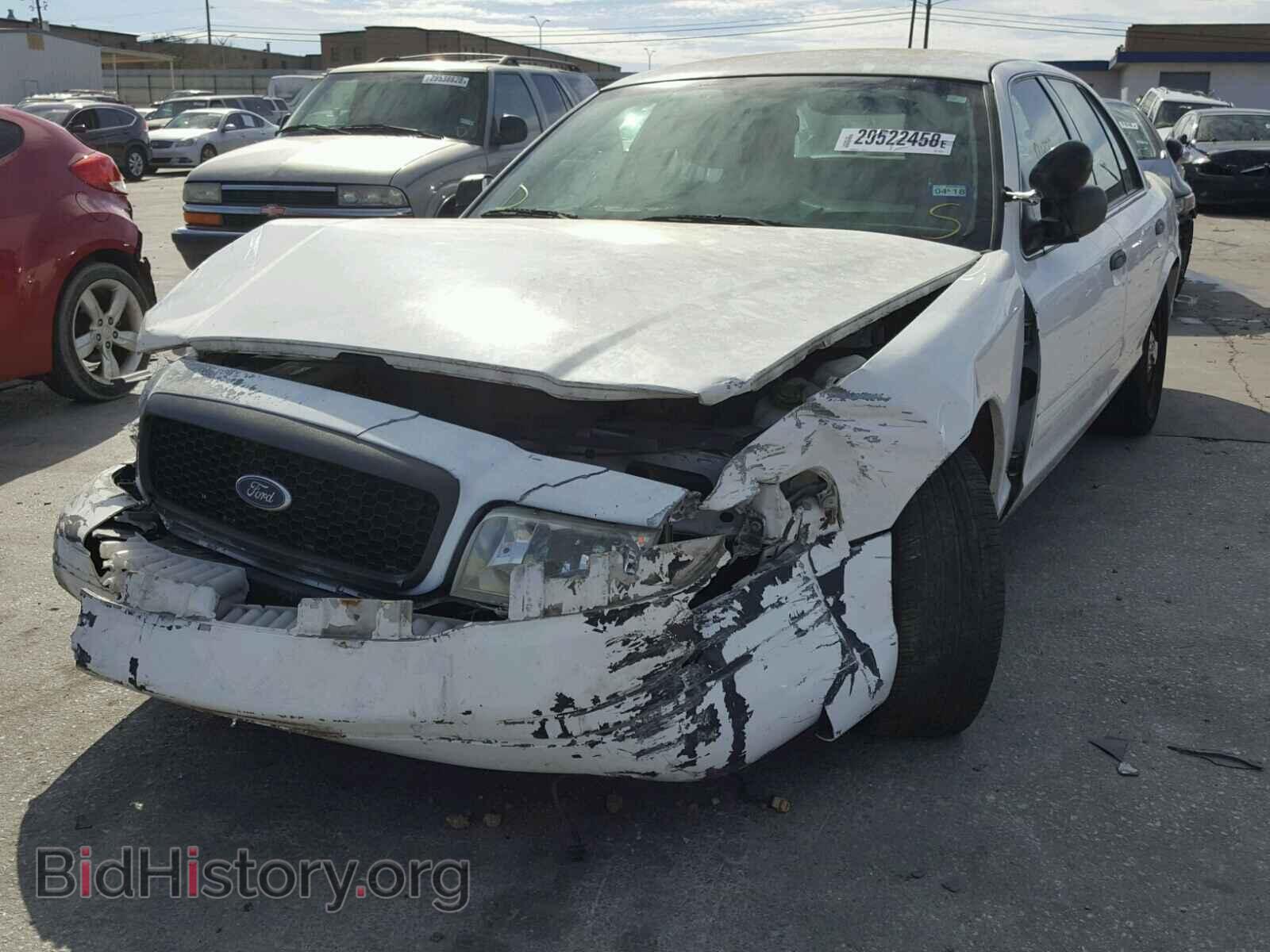 2011 FORD CROWN VIC - VIN: 2FABP7BV1BX108742 - Фото 2