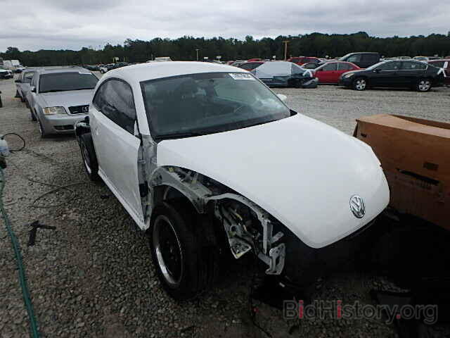 Photo 3VWJP7ATXCM644363 - VOLKSWAGEN BEETLE 2012