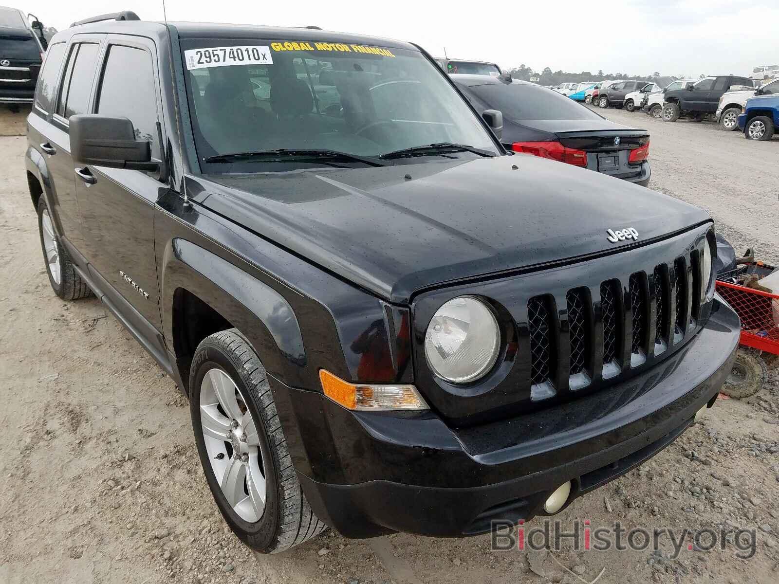 Photo 1J4NT1GA2BD122706 - JEEP PATRIOT 2011