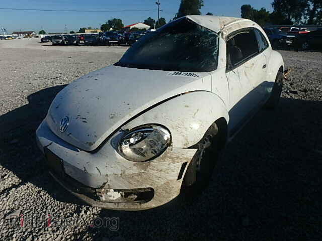 2012 VOLKSWAGEN BEETLE - VIN: 3VWFP7AT7CM616784 - Фото 2