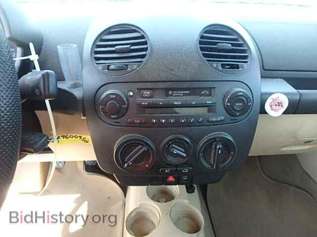 2000 VOLKSWAGEN BEETLE - VIN: 3VWCC21C7YM481556 - Фото 9