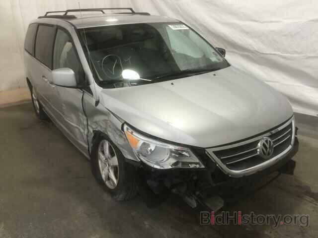 Photo 2V4RW3DGXBR642075 - VOLKSWAGEN ROUTAN 2011