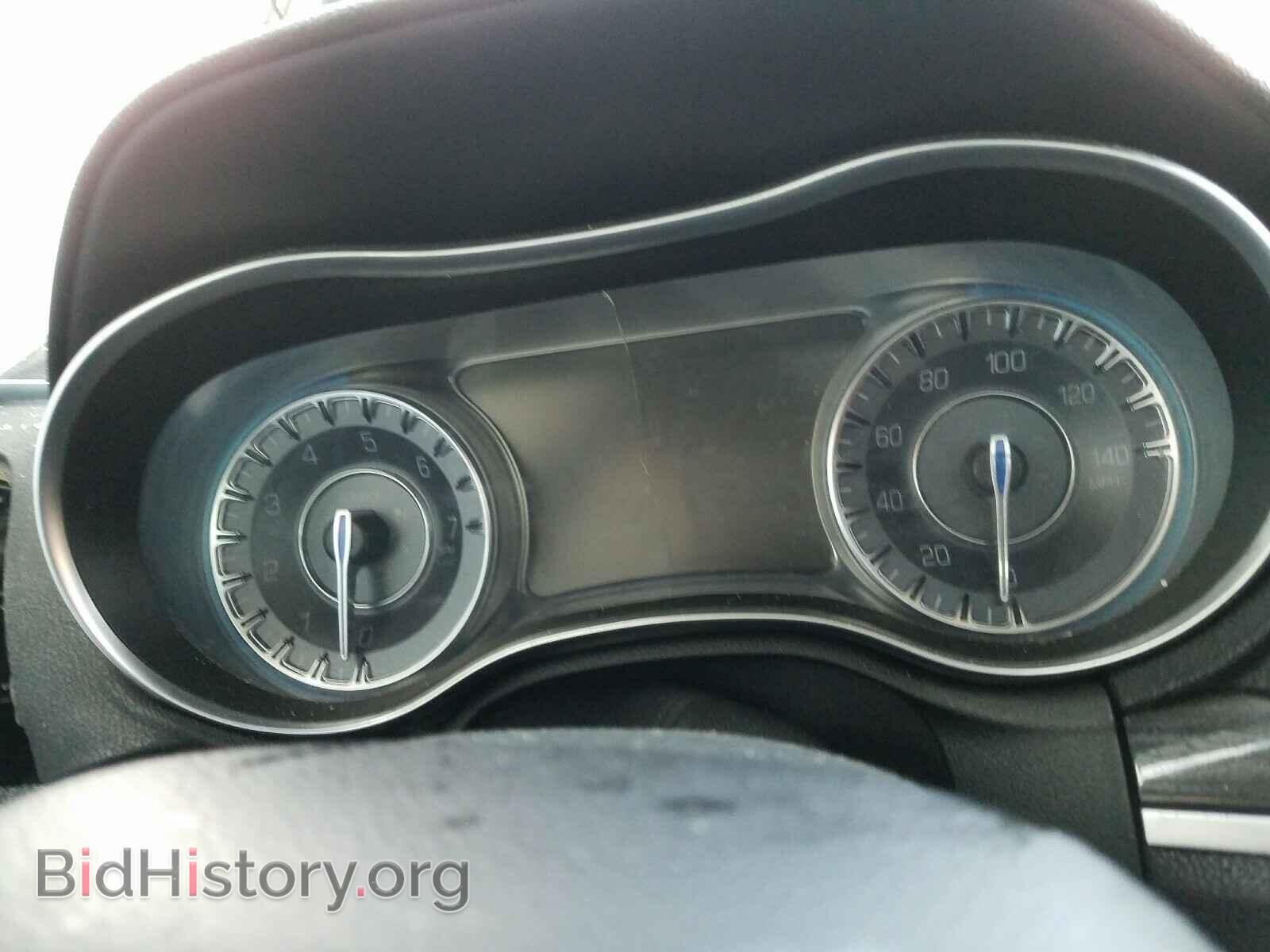 2016 CHRYSLER 300 - VIN: 2C3CCAAG0GH233733 - Фото 8