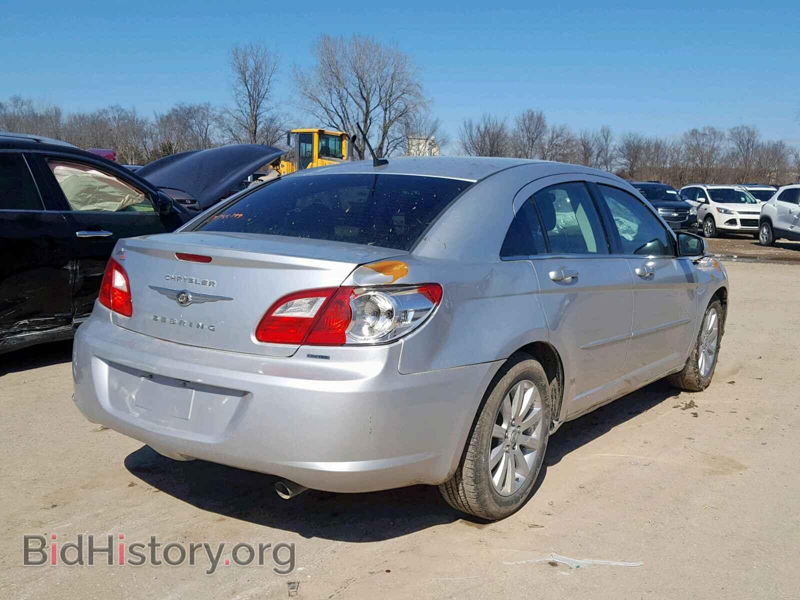 2010 CHRYSLER SEBRING - VIN: 1C3CC5FD2AN129832 - Photo 4