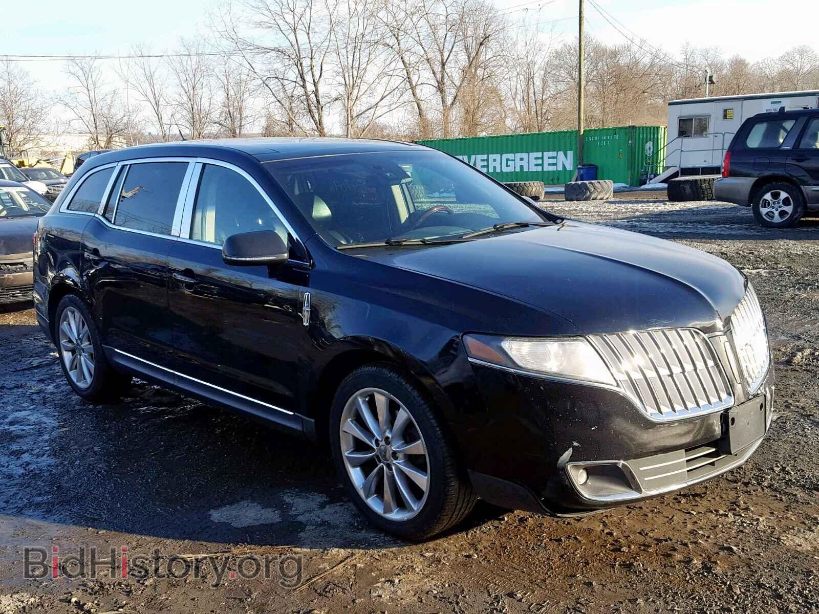 Photo  - LINCOLN MKT 2012