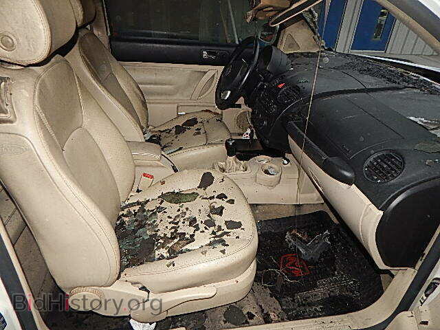 2004 VOLKSWAGEN BEETLE - VIN: 3VWCR31C14M417690 - Фото 5