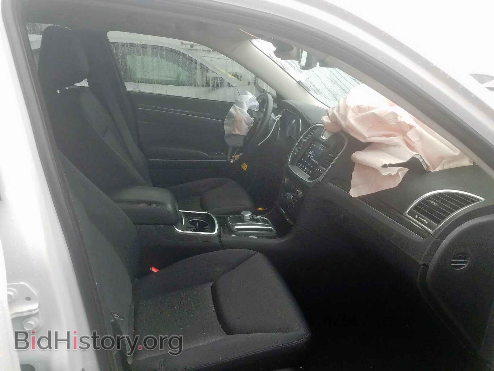2019 CHRYSLER 300 - VIN: 2C3CCAAG5KH577681 - Фото 5