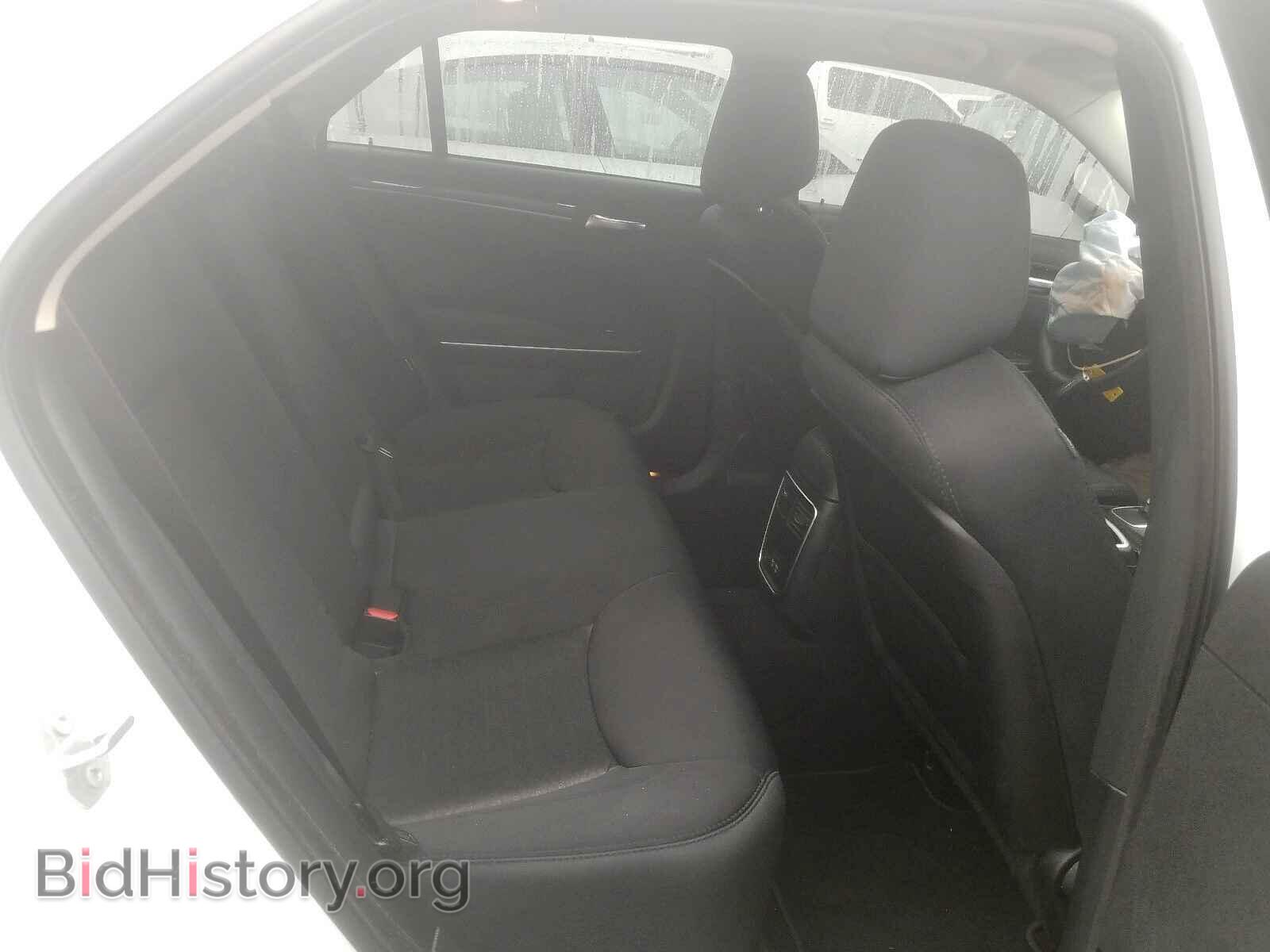 2019 CHRYSLER 300 - VIN: 2C3CCAAG5KH577681 - Фото 6