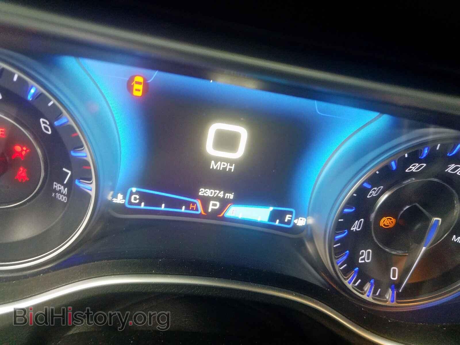 2019 CHRYSLER 300 - VIN: 2C3CCAAG5KH577681 - Фото 8