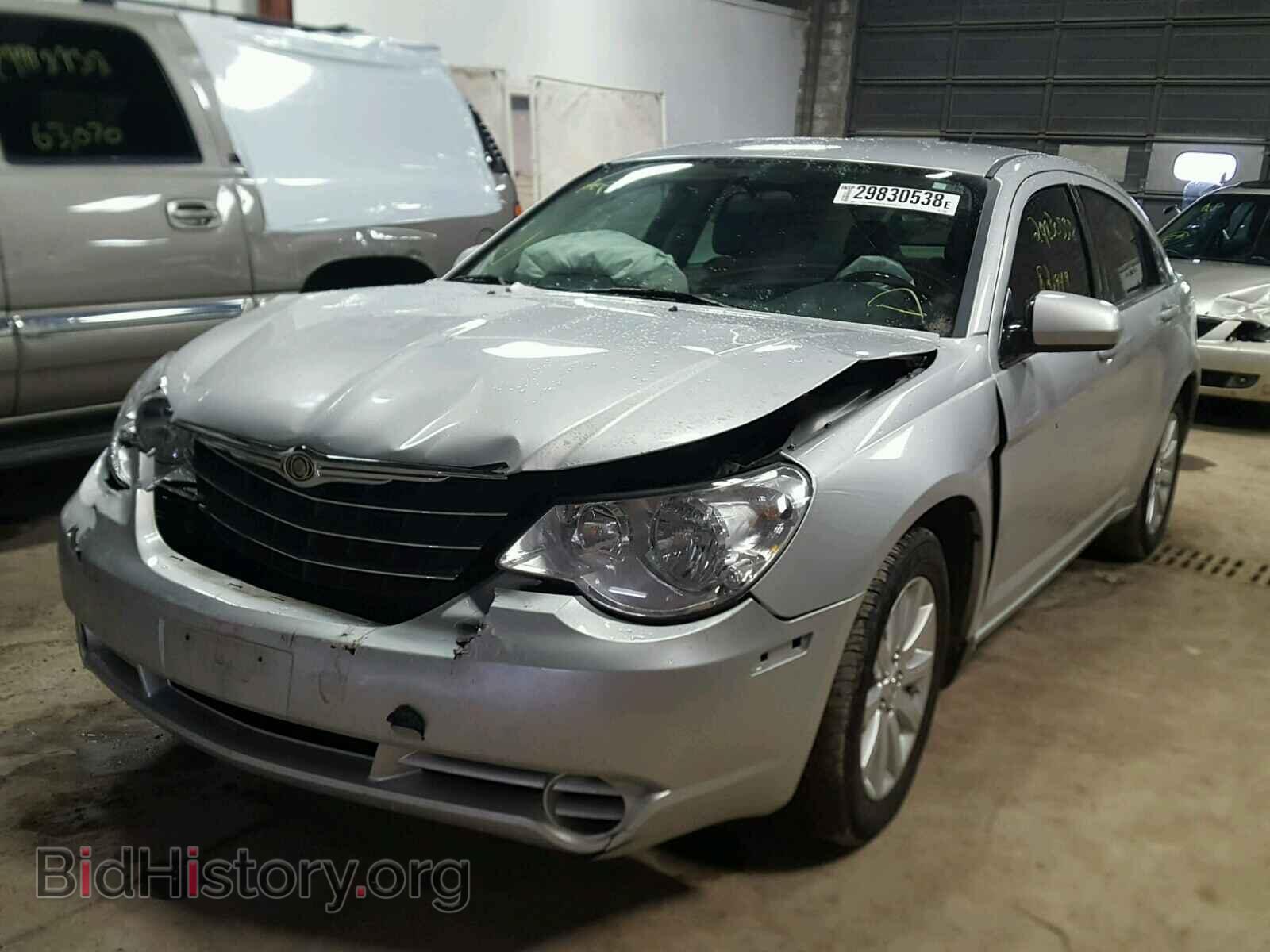 2010 CHRYSLER SEBRING - VIN: 1C3CC5FB8AN192903 - Фото 2