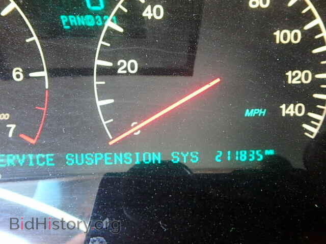 2002 CADILLAC DEVILLE - VIN: 1G6KF57982U202494 - Photo 8