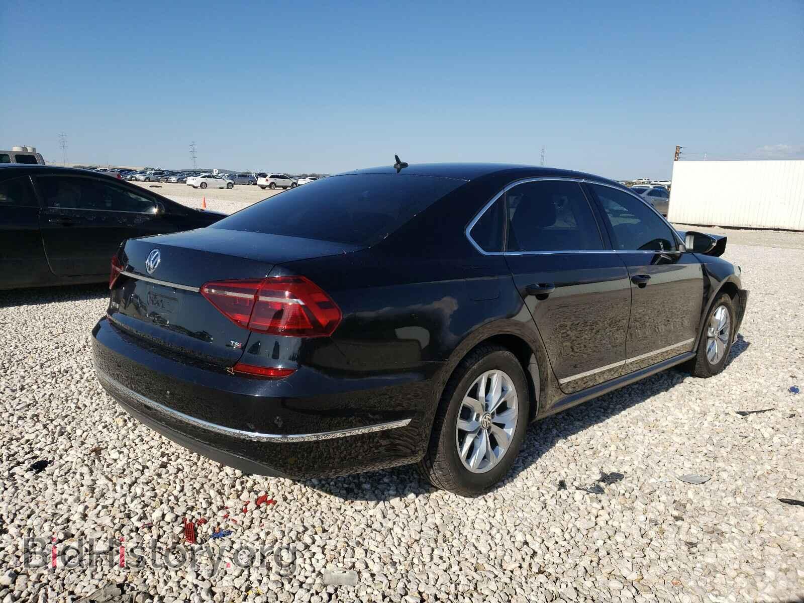 2017 VOLKSWAGEN PASSAT - VIN: 1VWAT7A38HC049757 - Фото 4