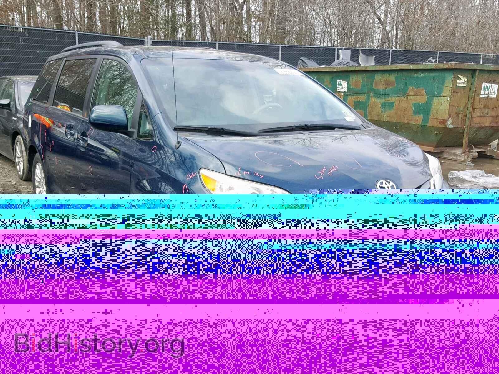 Photo 5TDYK3DC1BS174520 - TOYOTA SIENNA XLE 2011