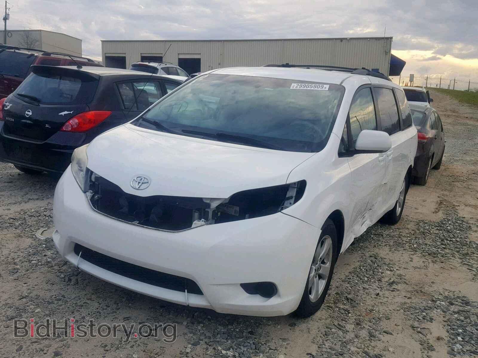 2012 TOYOTA SIENNA LE - VIN: 5TDKK3DC1CS247621 - Фото 2