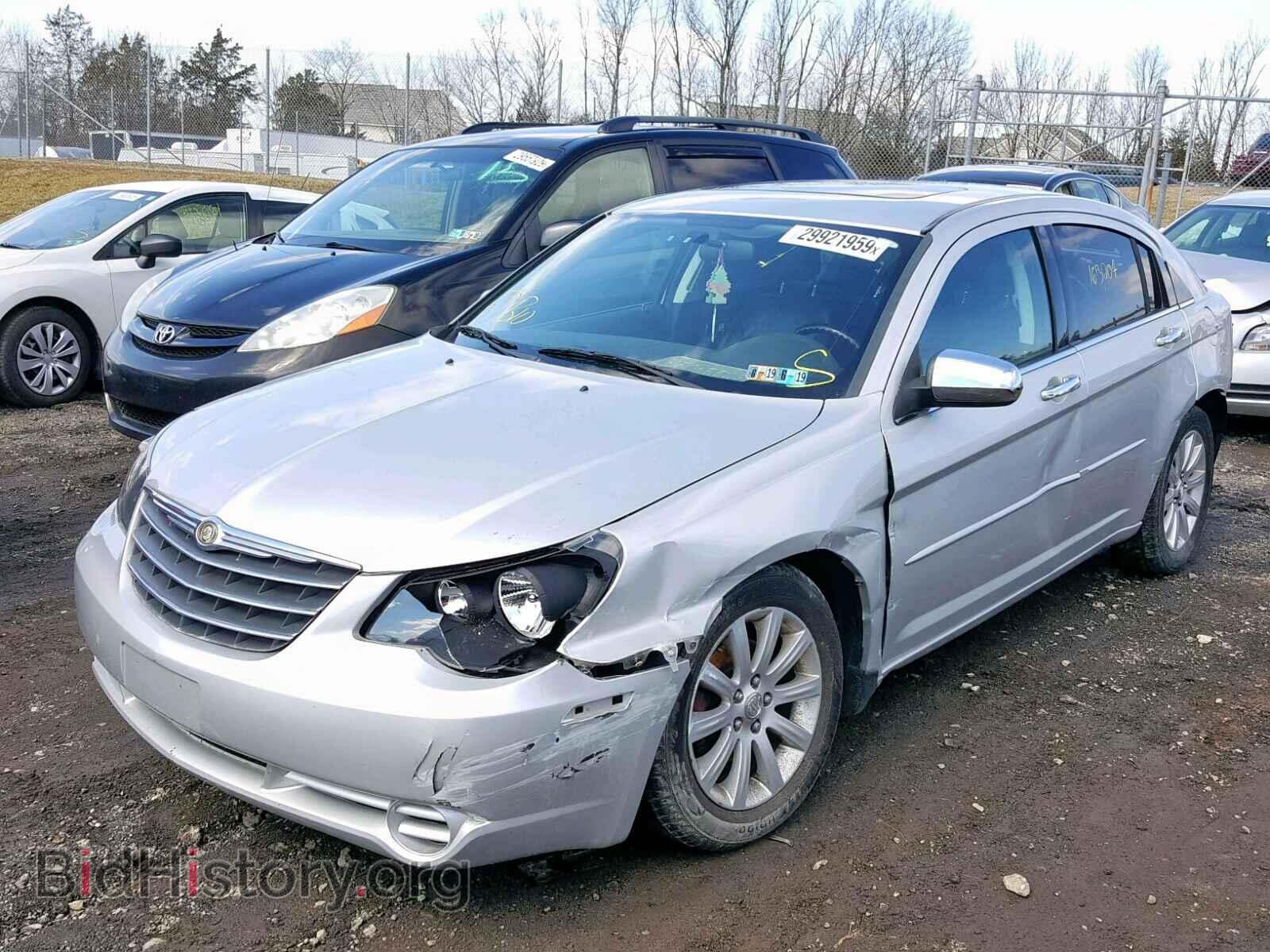 2010 CHRYSLER SEBRING - VIN: 1C3CC5FD7AN187564 - Фото 2