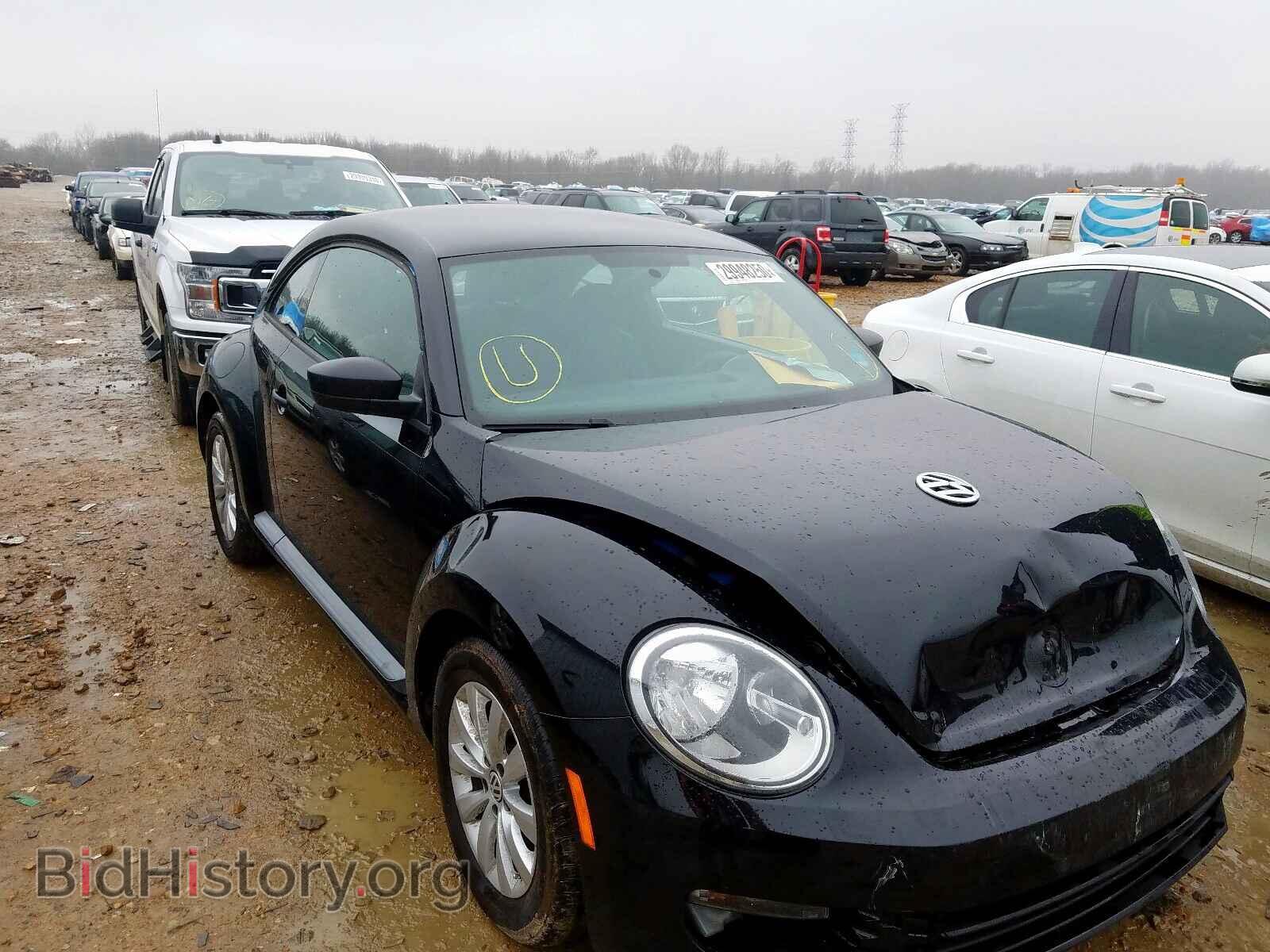 Photo 3VWFP7AT4DM630322 - VOLKSWAGEN BEETLE 2013