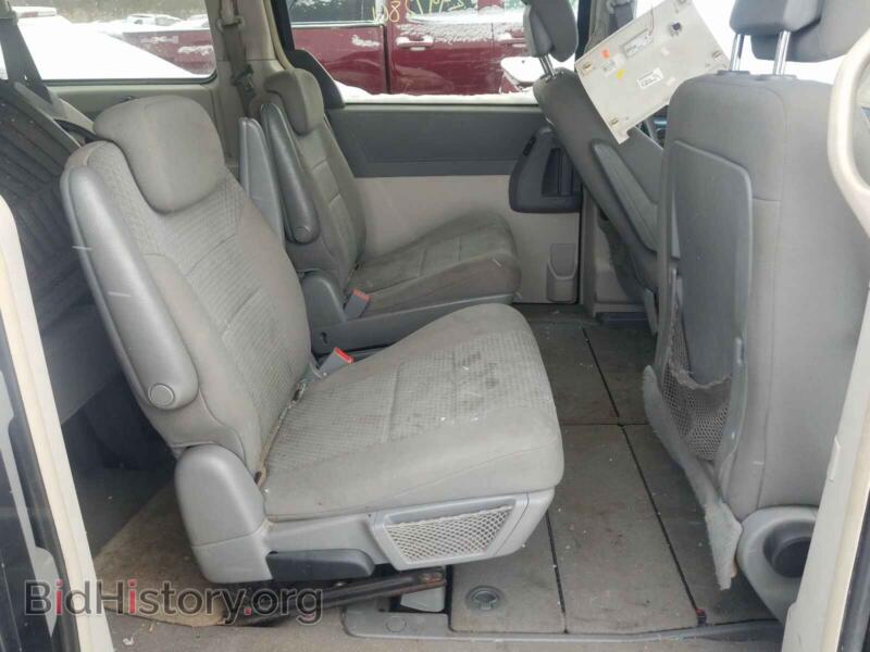 2010 Chrysler MINIVAN (VIN 2A4RR5D11AR495663) — photo 6 of 10