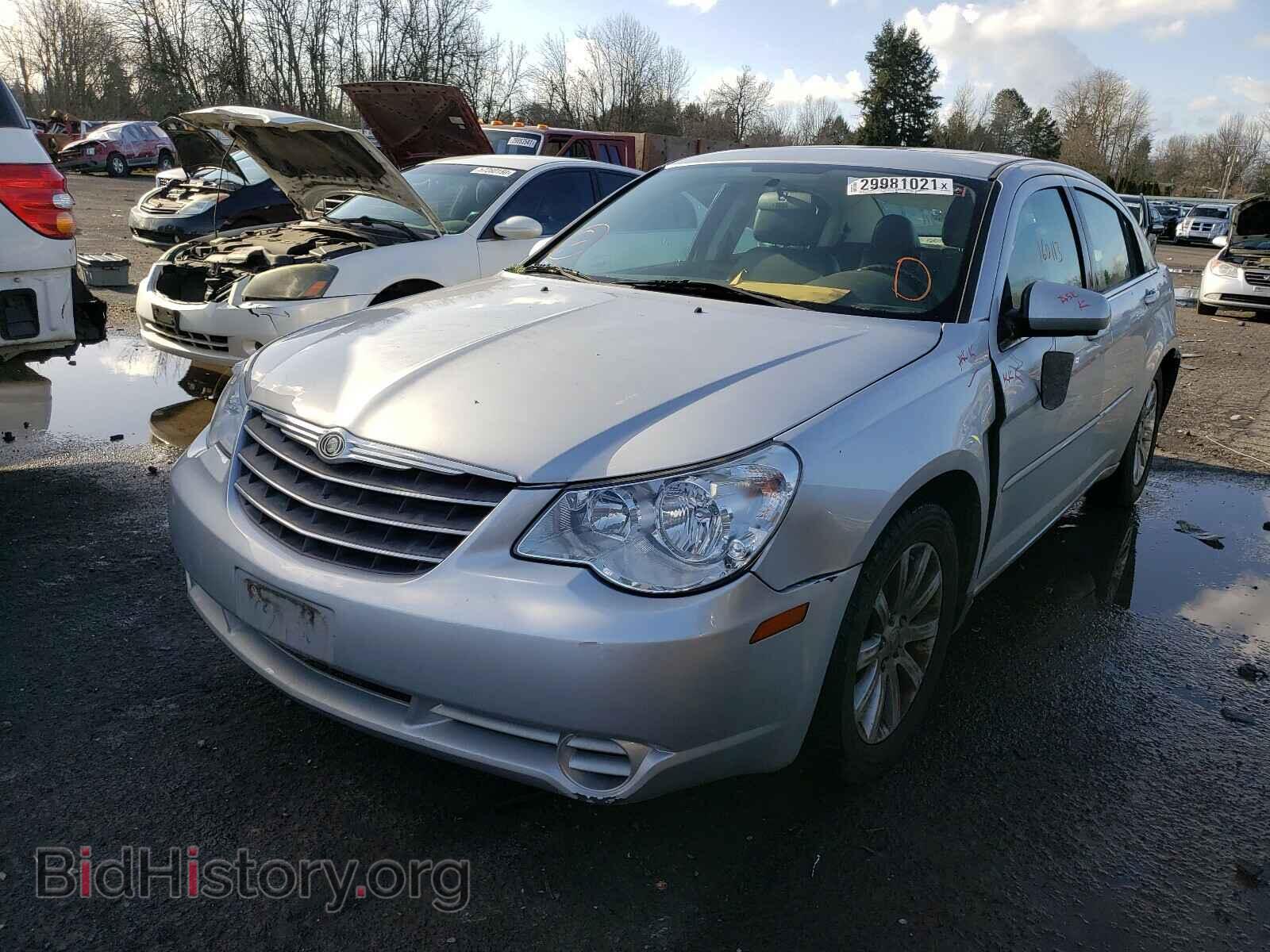 2010 CHRYSLER SEBRING - VIN: 1C3CC5FD1AN190878 - Фото 2