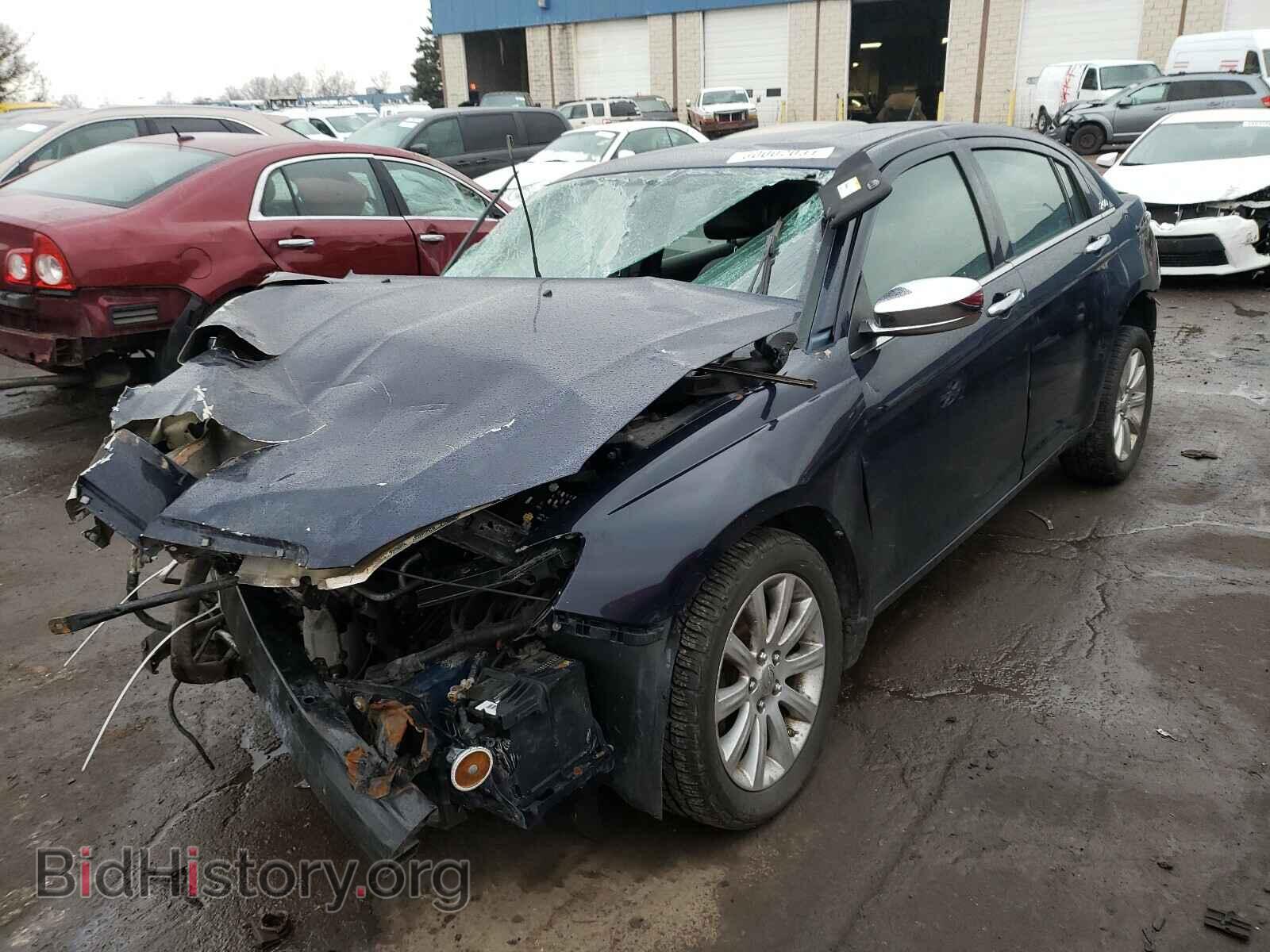 2013 CHRYSLER 200 - VIN: 1C3CCBCG8DN651799 - Фото 2