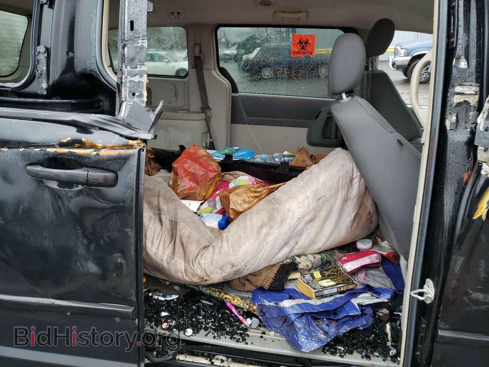 2008 CHRYSLER MINIVAN - VIN: 2A8HR44H48R651013 - Фото 6