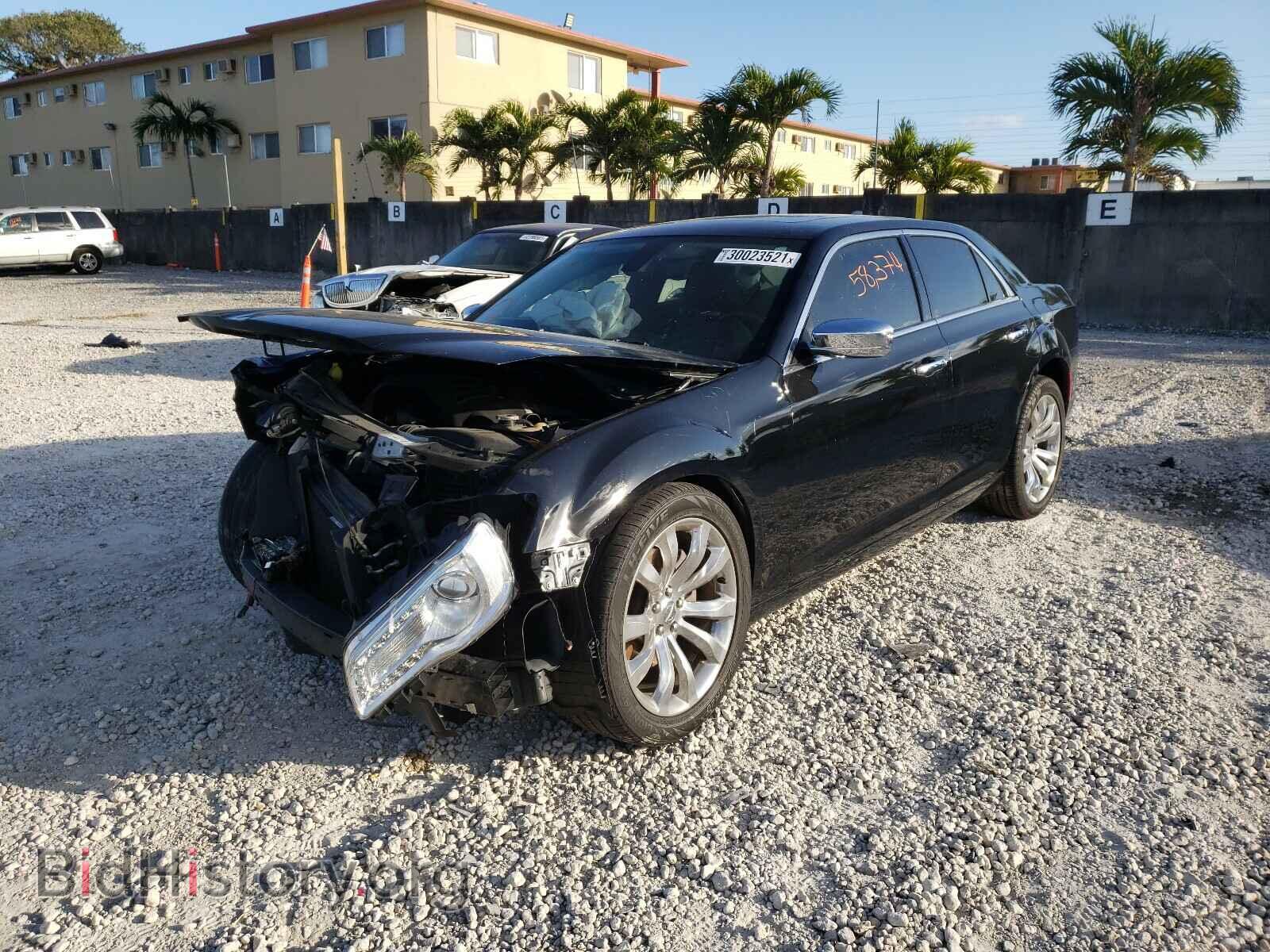 2017 CHRYSLER 300 - VIN: 2C3CCAET2HH530690 - Фото 2