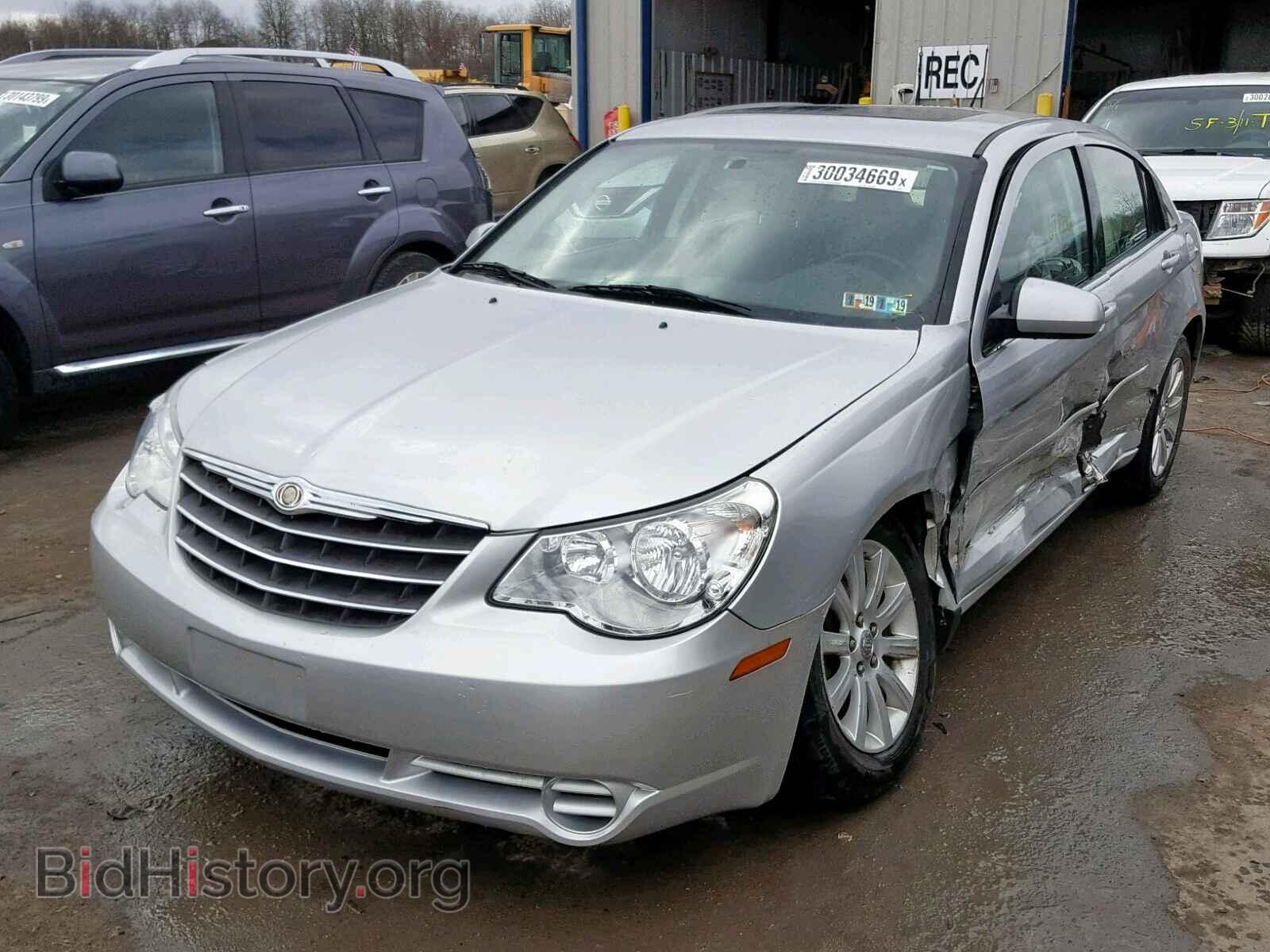 2010 CHRYSLER SEBRING - VIN: 1C3CC5FD8AN194782 - Фото 2