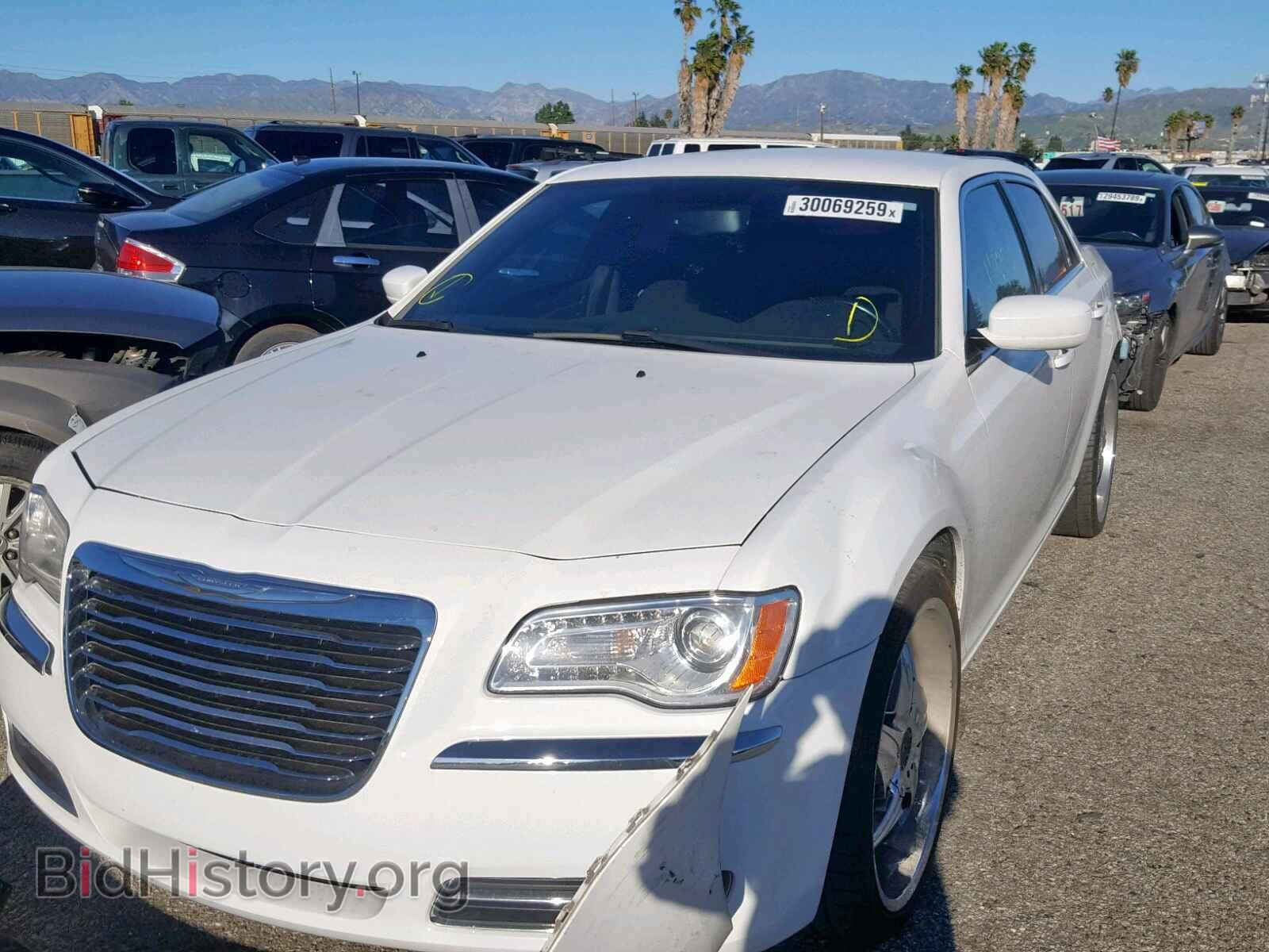 2011 CHRYSLER 300 - VIN: 2C3CA4CG0BH562705 - Фото 2