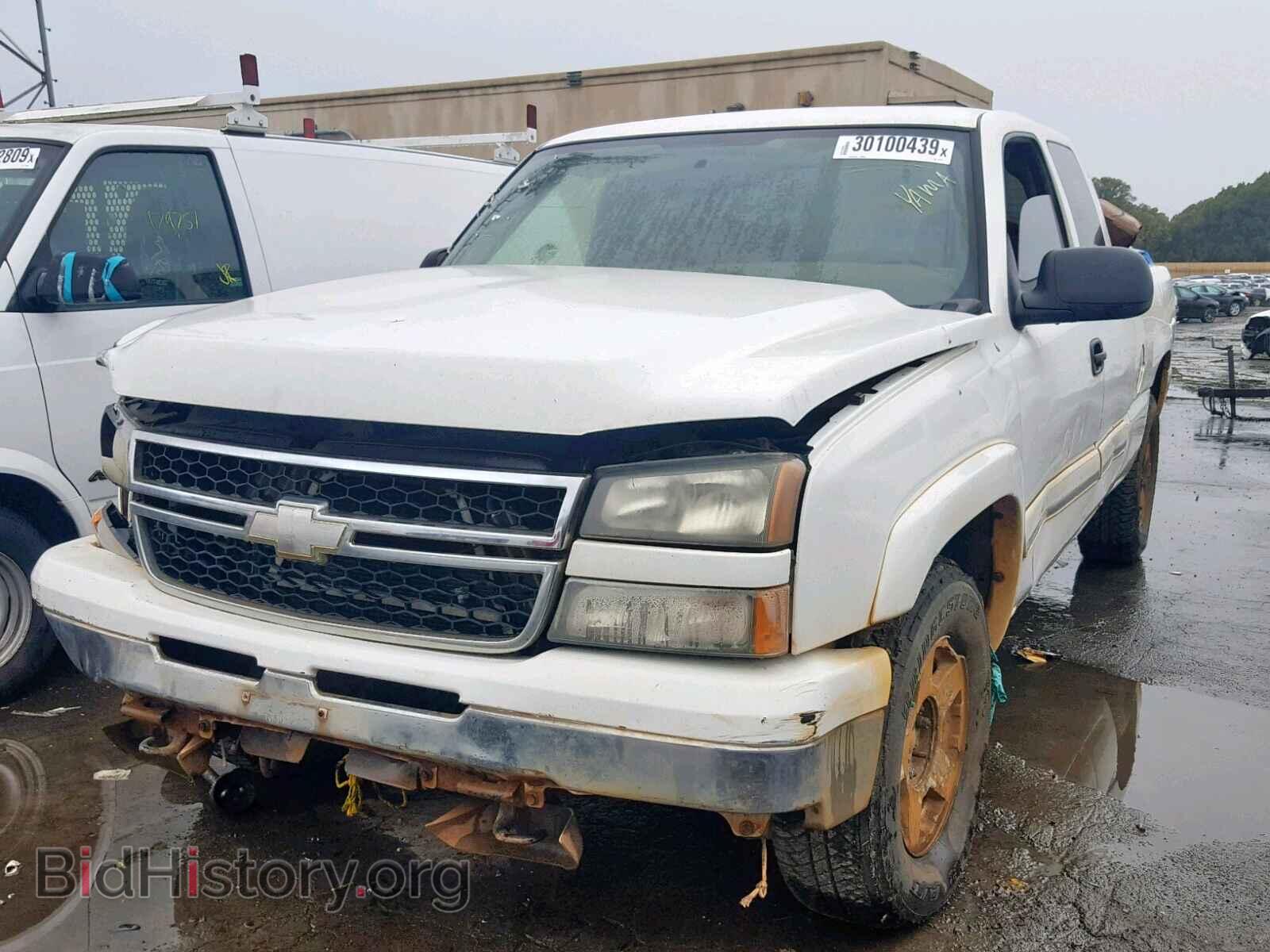 2006 CHEVROLET SILVERADO - VIN: 2GCEK19B861107434 - Фото 2