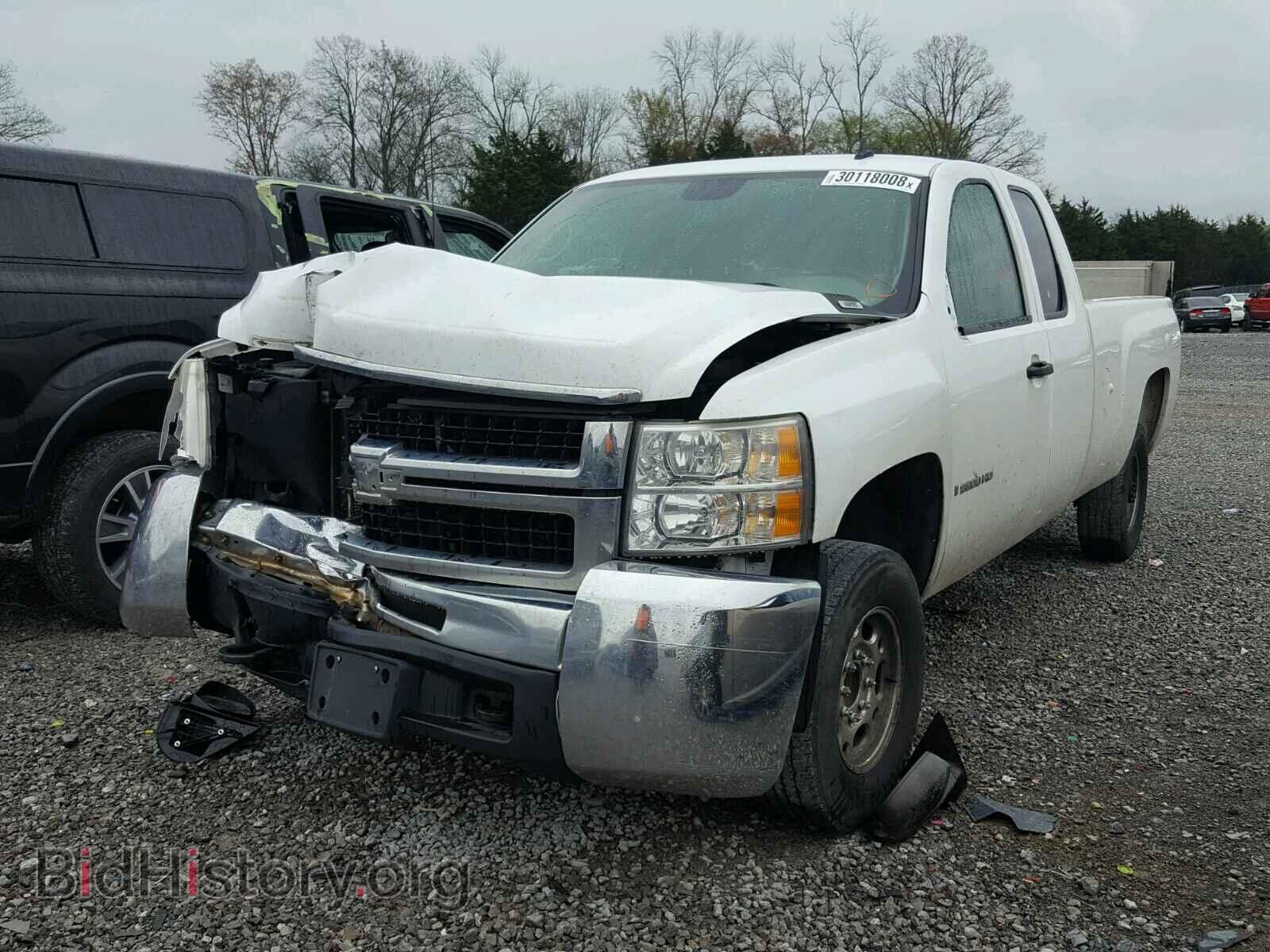 2007 CHEVROLET SILVERADO - VIN: 1GCHC29K47E592333 - Фото 2