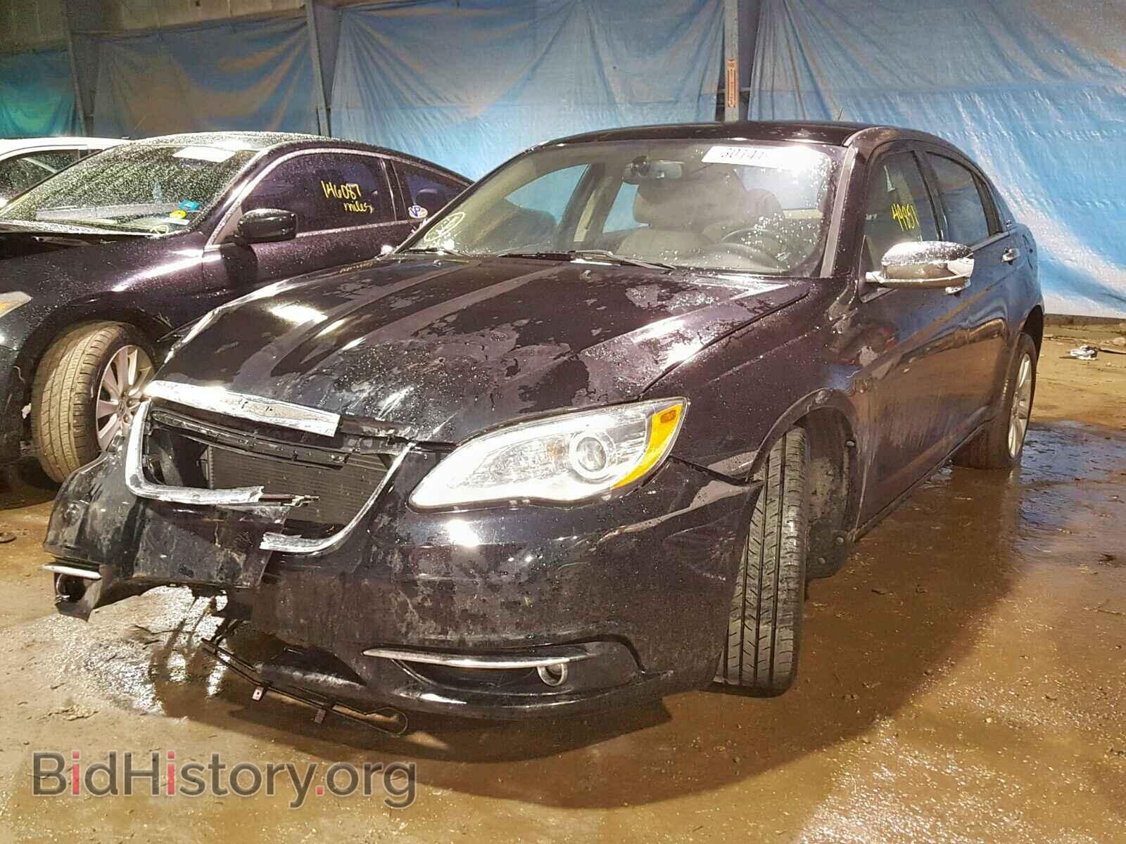 2013 CHRYSLER 200 - VIN: 1C3CCBCB0DN568064 - Фото 2