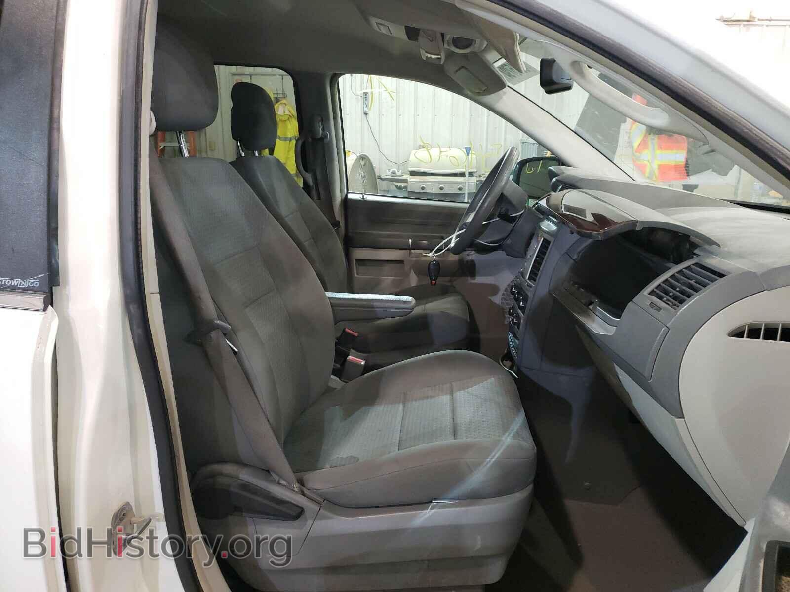 2010 CHRYSLER MINIVAN - VIN: 2A4RR2D18AR456504 - Photo 5