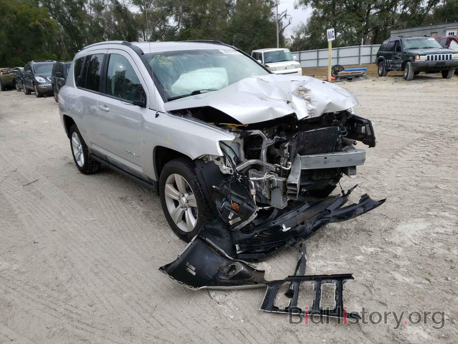 Photo 1J4NT1FAXBD137875 - JEEP COMPASS 2011