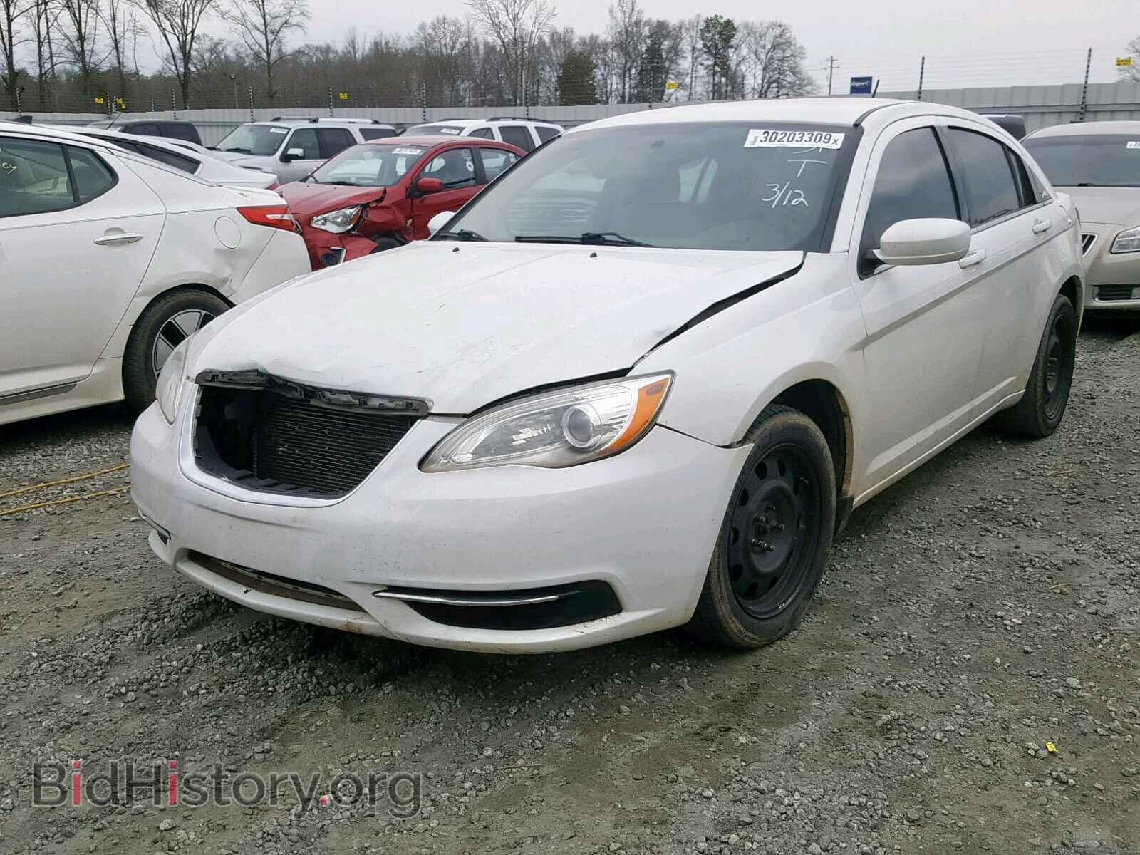 2013 CHRYSLER 200 - VIN: 1C3CCBAG2DN596933 - Фото 2