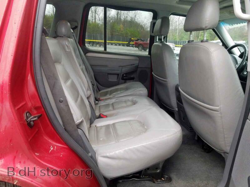 2005 Ford EXPLORER (VIN 1FMZU73E05UA84294) — photo 6 of 10