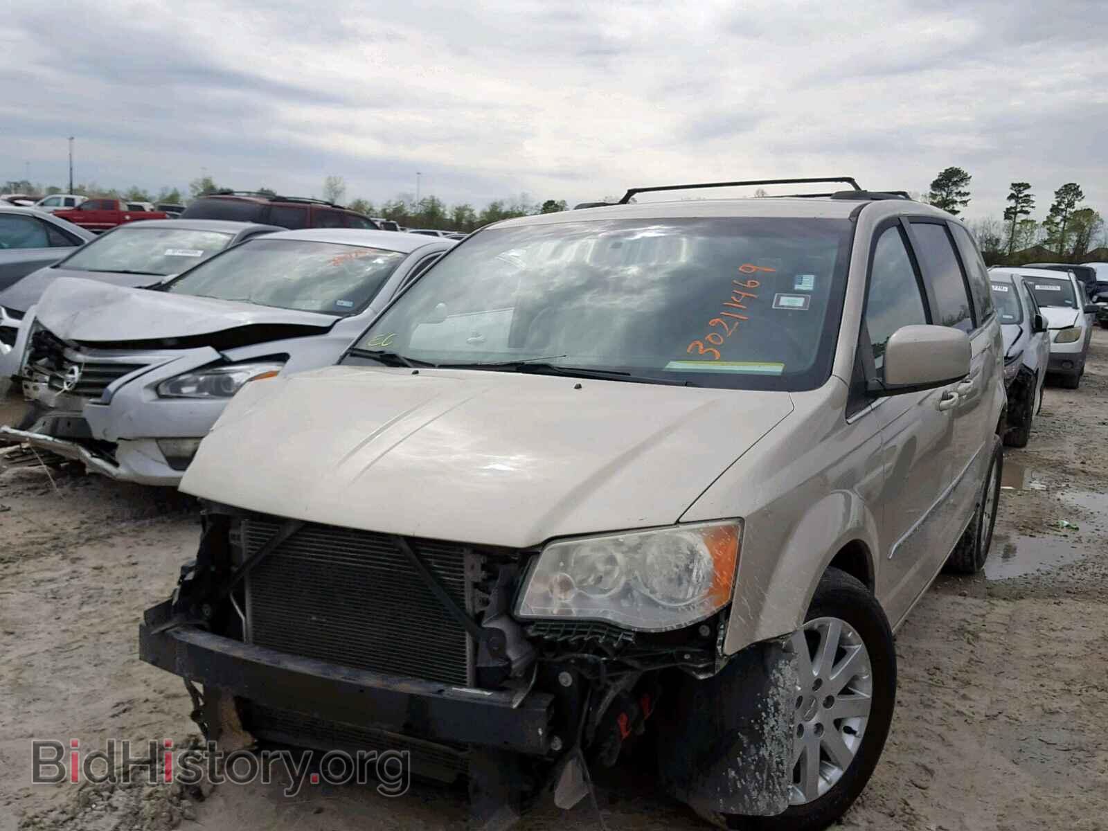 2013 CHRYSLER TOWN & COU - VIN: 2C4RC1BG0DR696465 - Фото 2