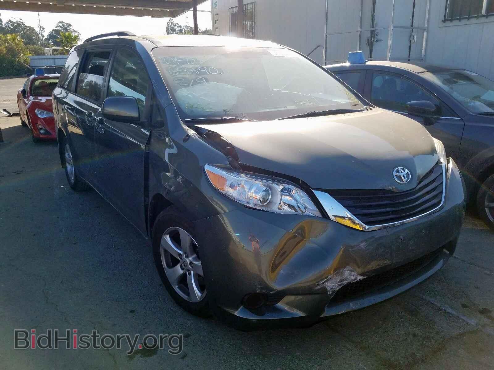 Photo 5TDKK3DC8DS385304 - TOYOTA SIENNA 2013