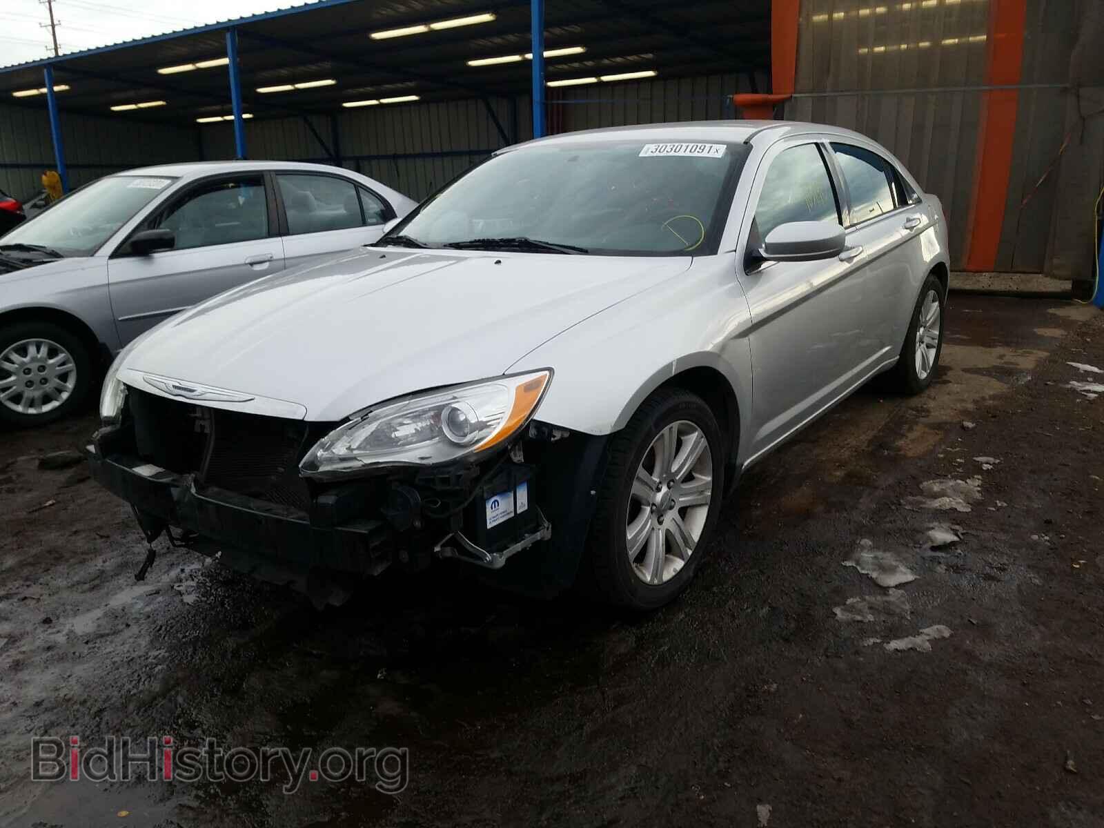 2012 CHRYSLER 200 - VIN: 1C3CCBAB0CN332001 - Фото 2
