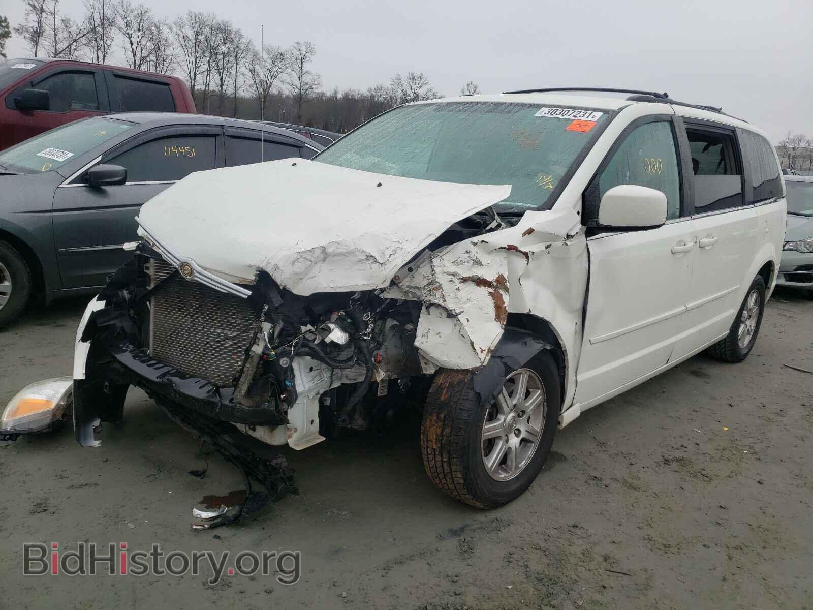 2008 CHRYSLER MINIVAN - VIN: 2A8HR54P18R621335 - Фото 2