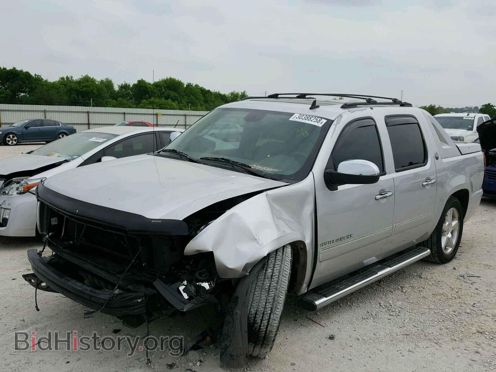 2013 CHEVROLET AVALANCHE - VIN: 3GNMCGE00DG182981 - Фото 2