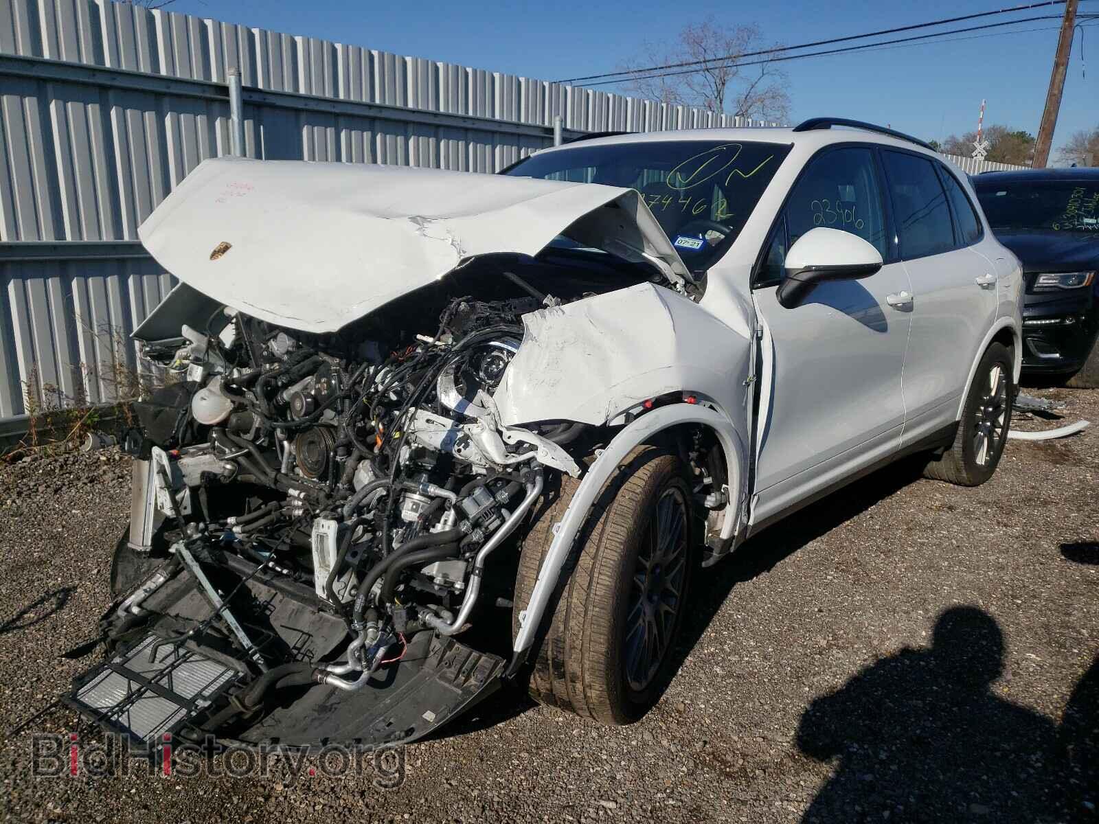 2017 PORSCHE CAYENNE - VIN: WP1AE2A27HLA74462 - Фото 2