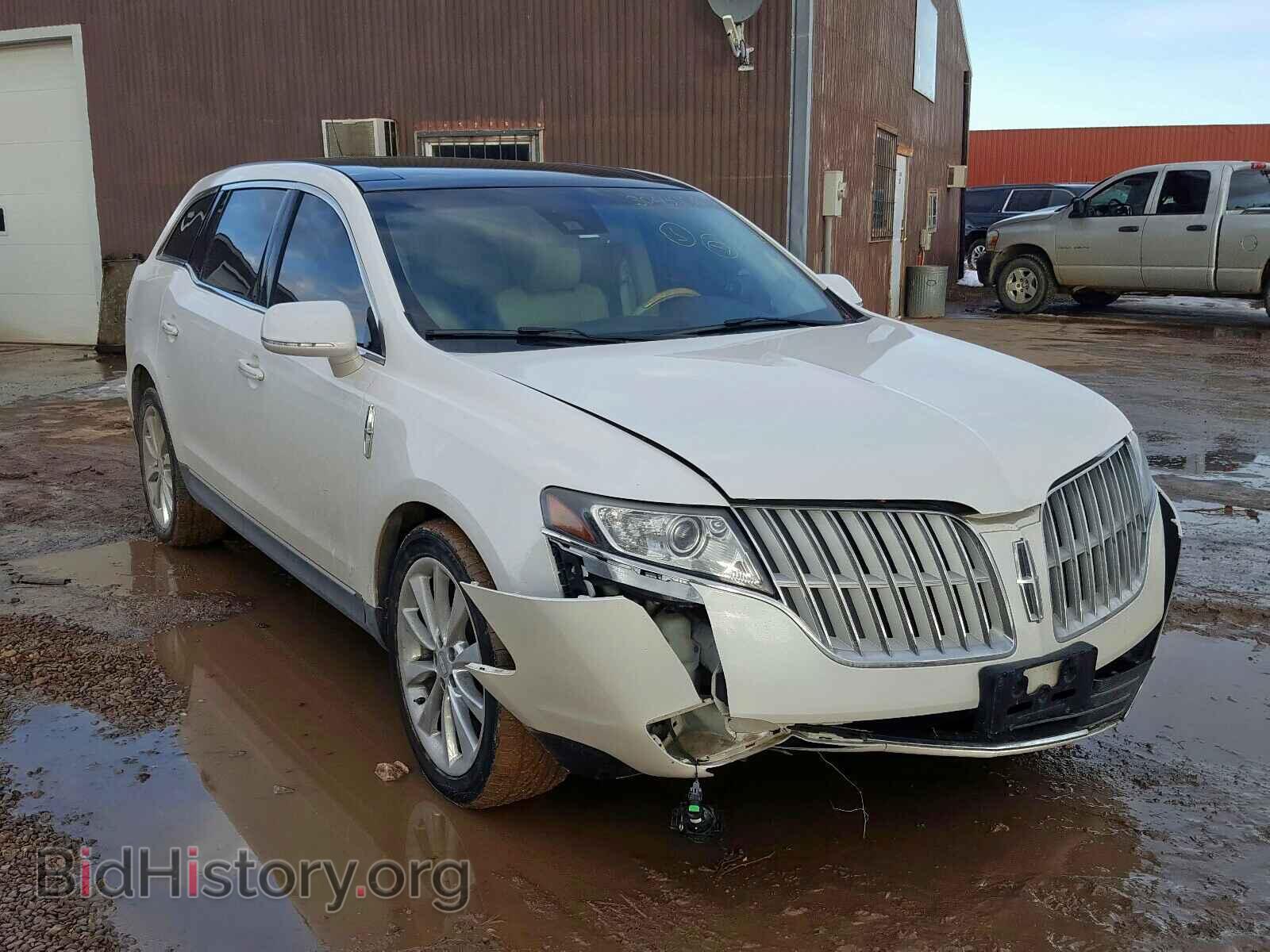 Photo 2LMHJ5AT2BBJ54409 - LINCOLN MKT 2011