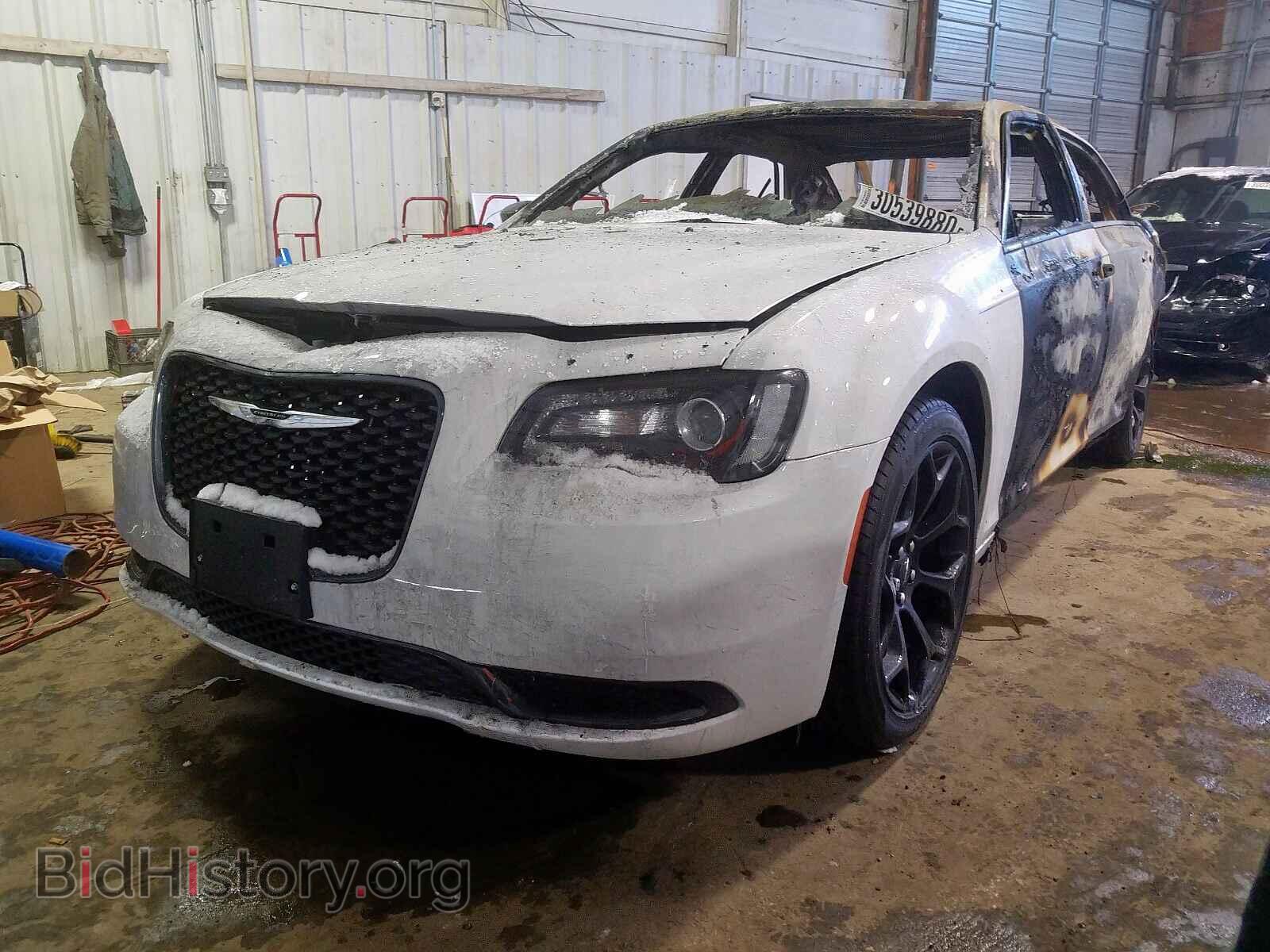 2019 CHRYSLER 300 - VIN: 2C3CCAAG8KH739268 - Фото 2