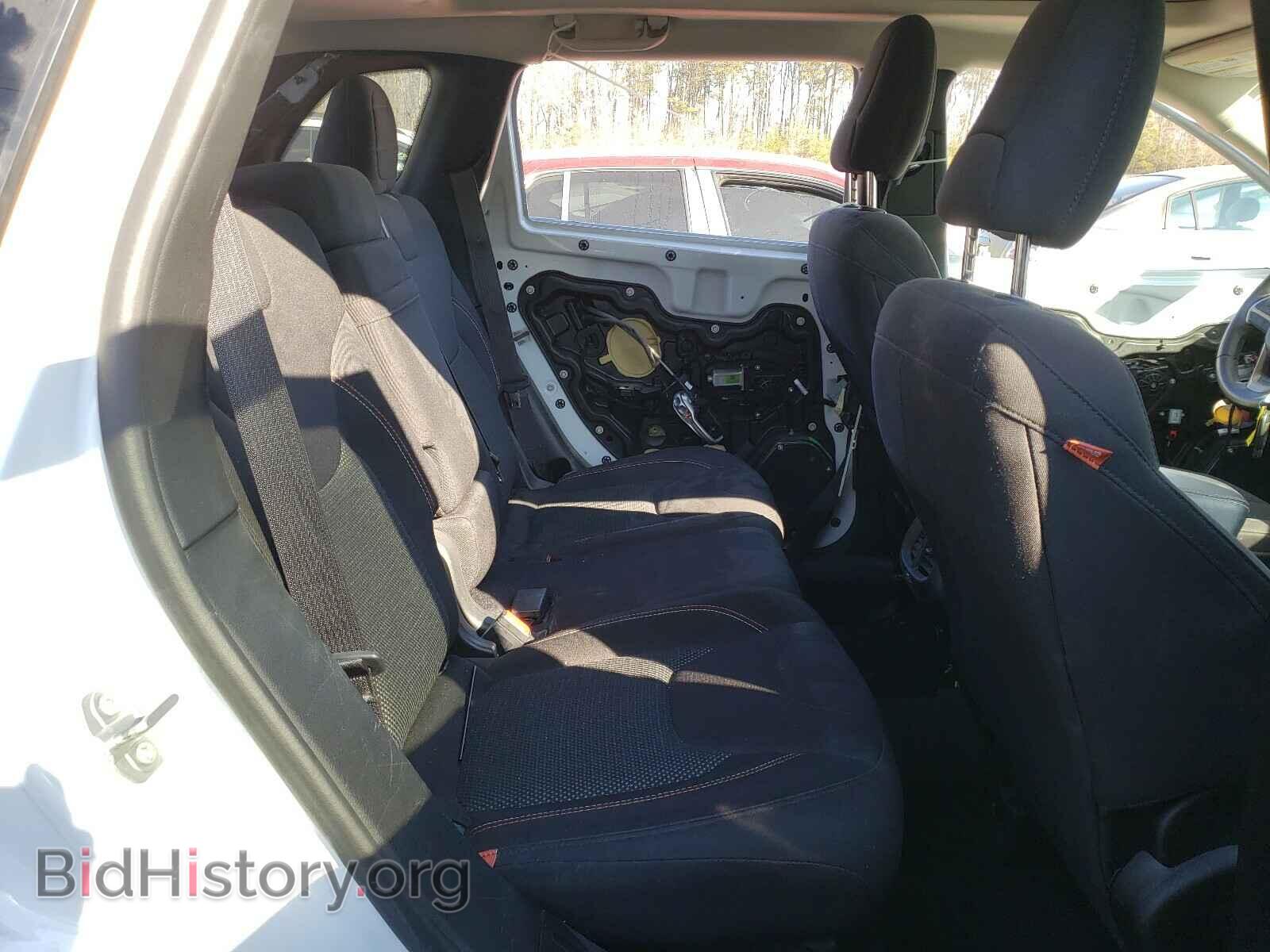 2016 JEEP CHEROKEE - VIN: 1C4PJLCS0GW256706 - Фото 6